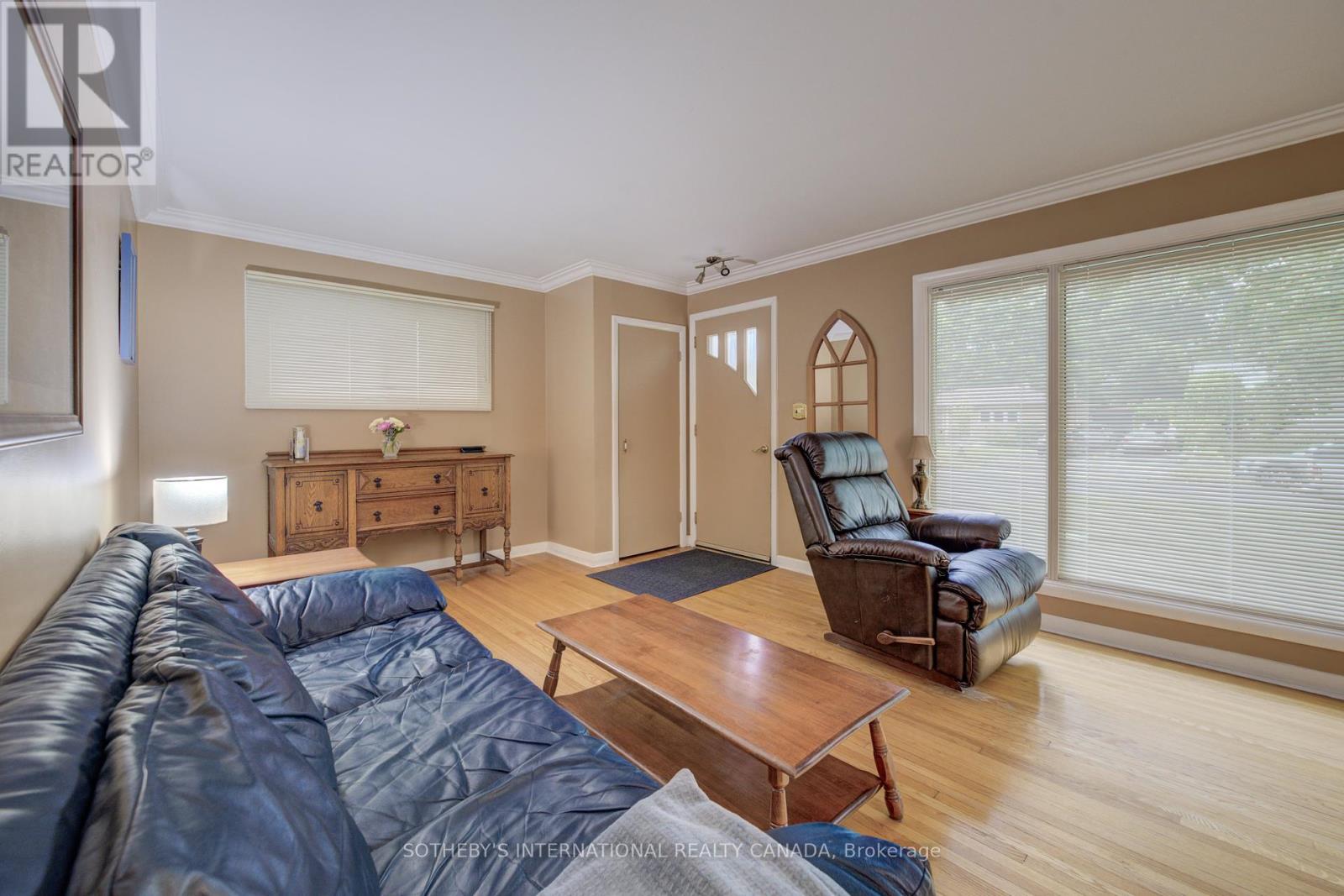 51 Ottawa Crescent W, Guelph, Ontario  N1E 2A7 - Photo 5 - X12393834
