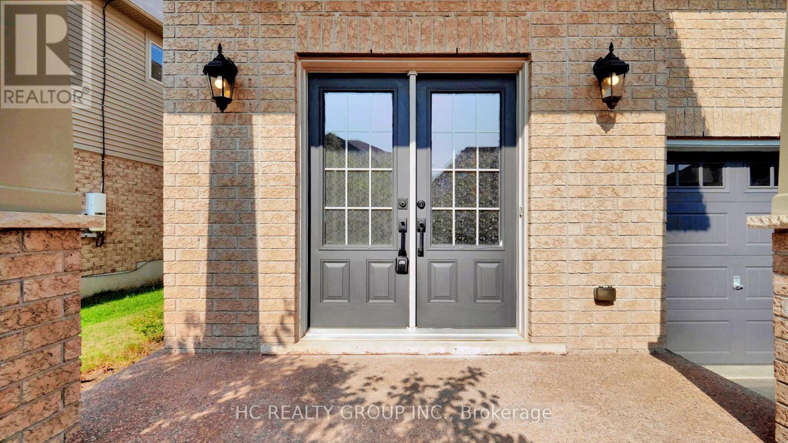 Property at 106 COOPERSHAWK STREET image 3