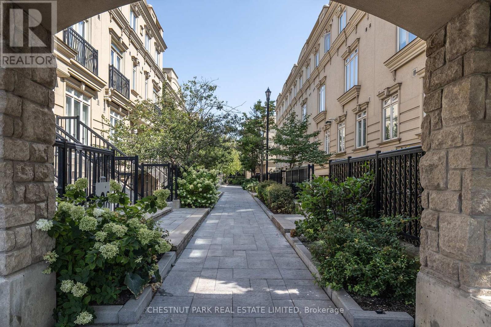 Property at 11 - 98 CARR STREET image 1