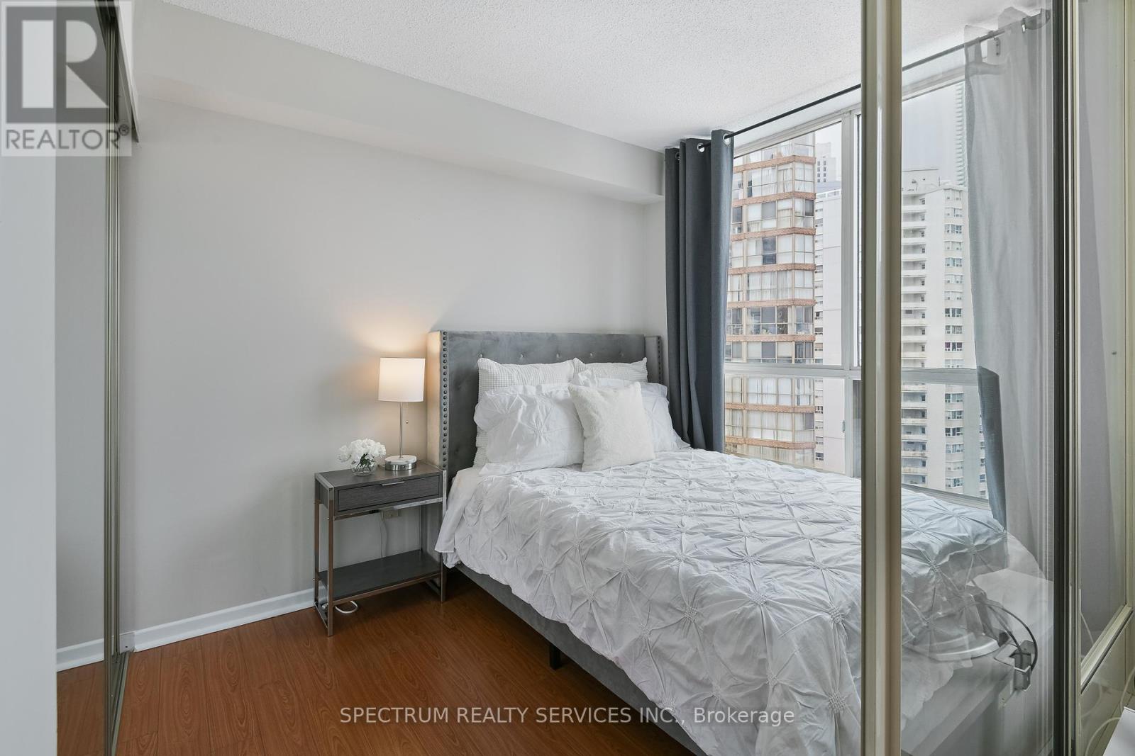 1605 - 44 St Joseph Street, Toronto (Bay Street Corridor), Ontario  M4Y 2W4 - Photo 5 - C12394090