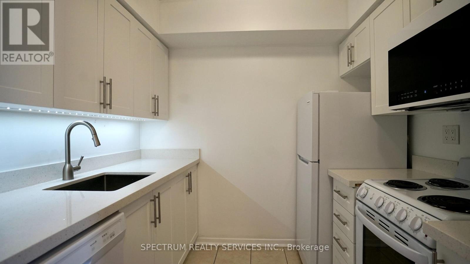 1605 - 44 St Joseph Street, Toronto (Bay Street Corridor), Ontario  M4Y 2W4 - Photo 7 - C12394090