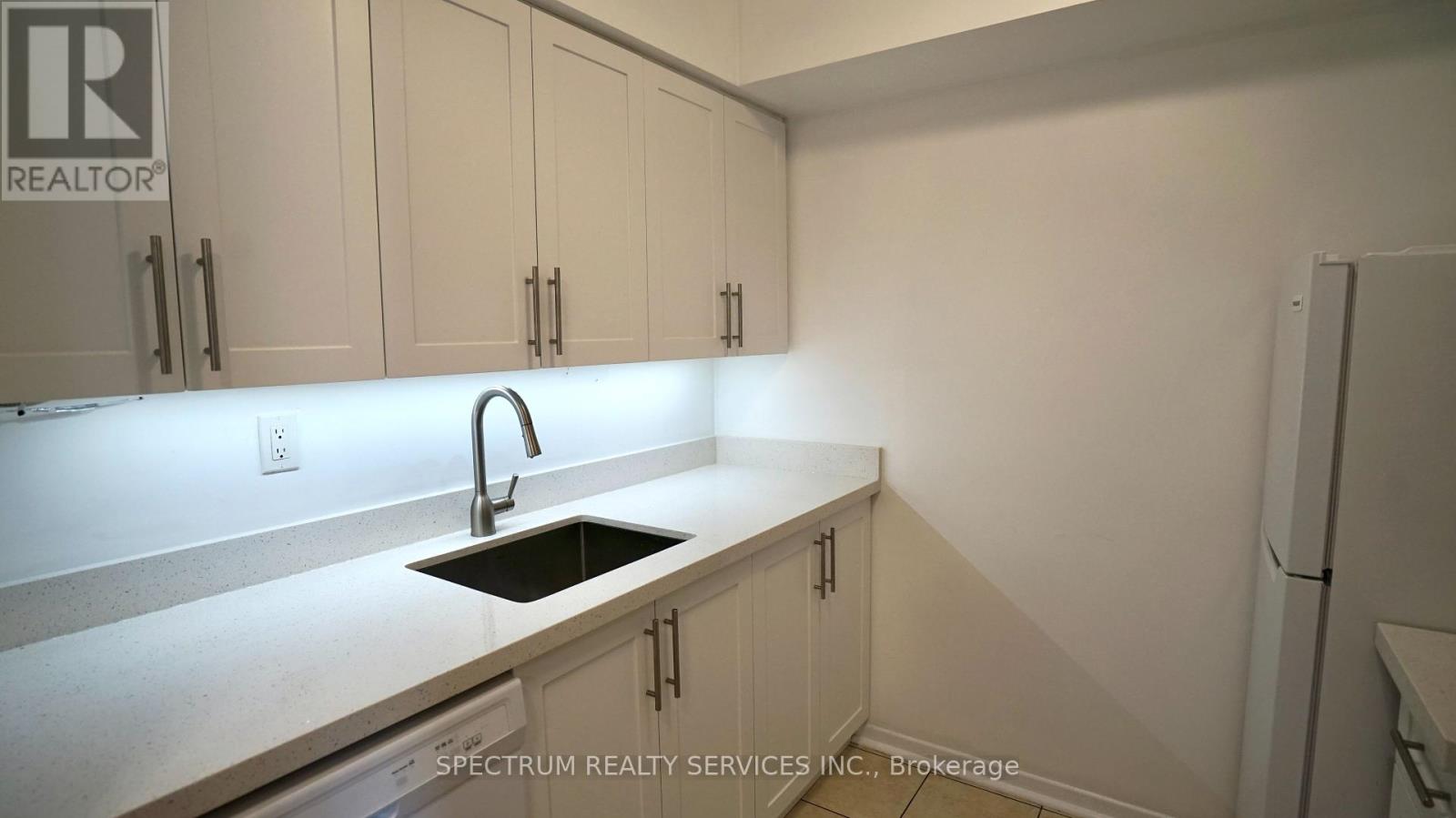 1605 - 44 St Joseph Street, Toronto (Bay Street Corridor), Ontario  M4Y 2W4 - Photo 8 - C12394090