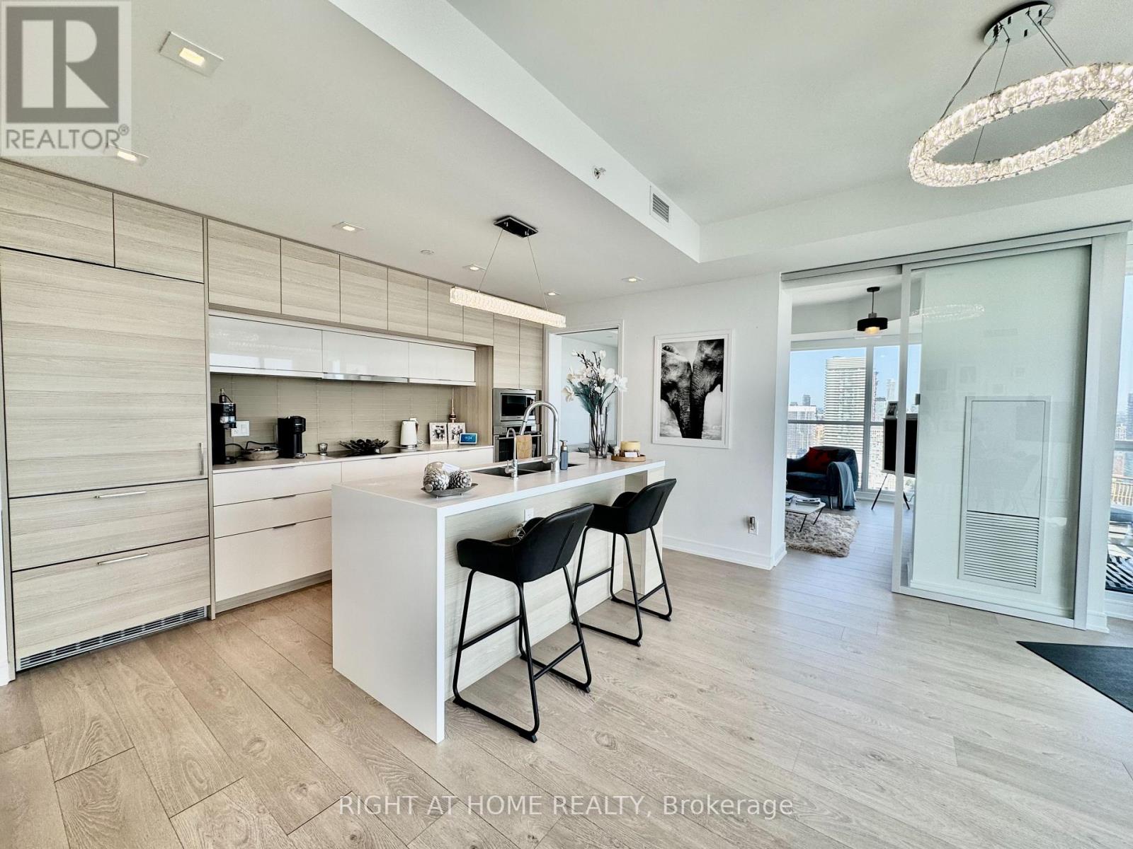 5004 - 88 Scott Street, Toronto, Ontario  M5E 0A9 - Photo 2 - C12394115