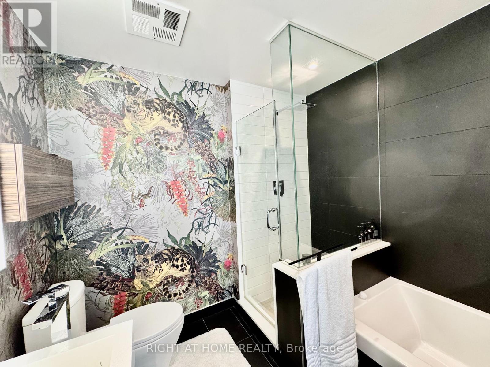5004 - 88 Scott Street, Toronto, Ontario  M5E 0A9 - Photo 21 - C12394115