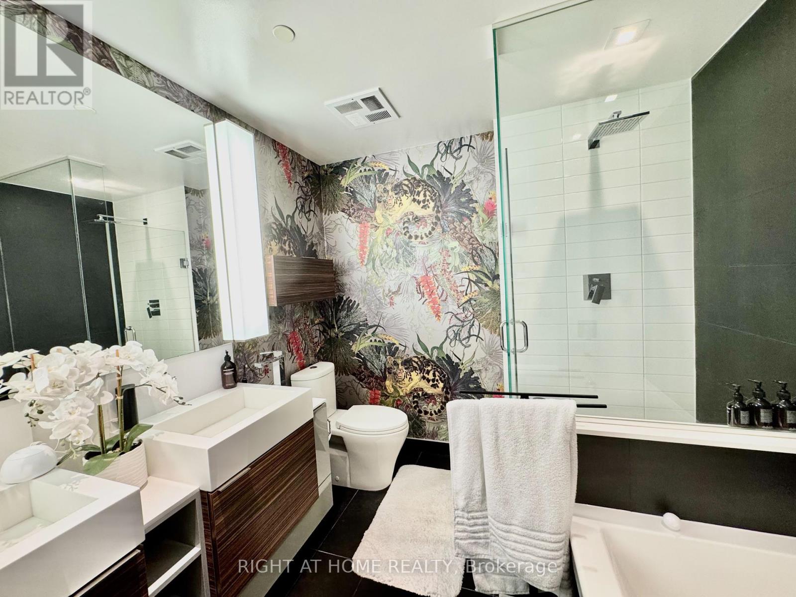 5004 - 88 Scott Street, Toronto, Ontario  M5E 0A9 - Photo 23 - C12394115