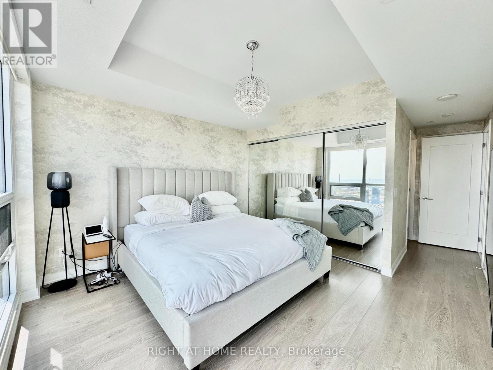 5004 - 88 Scott Street, Toronto, Ontario  M5E 0A9 - Photo 25 - C12394115