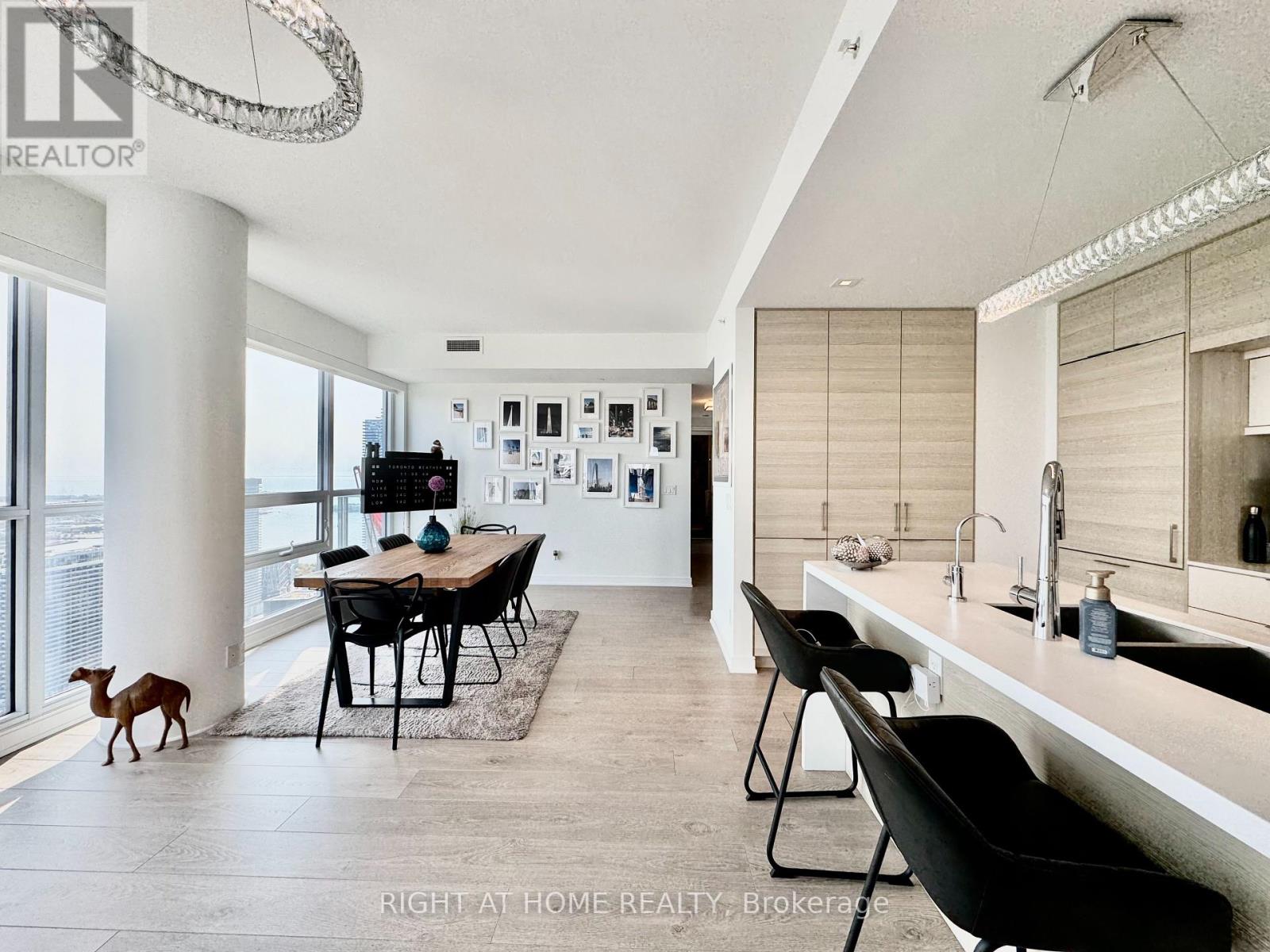 5004 - 88 Scott Street, Toronto, Ontario  M5E 0A9 - Photo 3 - C12394115
