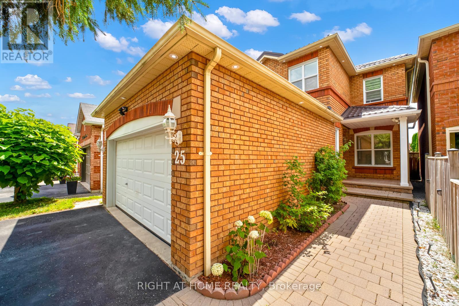 25 Fieldnest Crescent, Whitby (Rolling Acres), Ontario  L1R 1Z5 - Photo 3 - E12379206