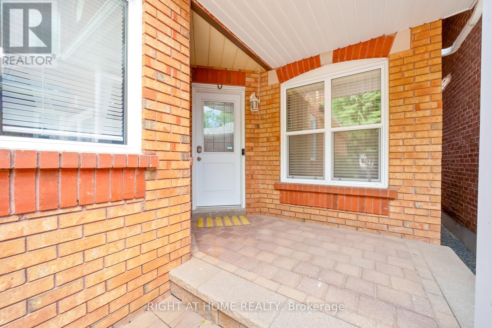 25 Fieldnest Crescent, Whitby (Rolling Acres), Ontario  L1R 1Z5 - Photo 4 - E12379206