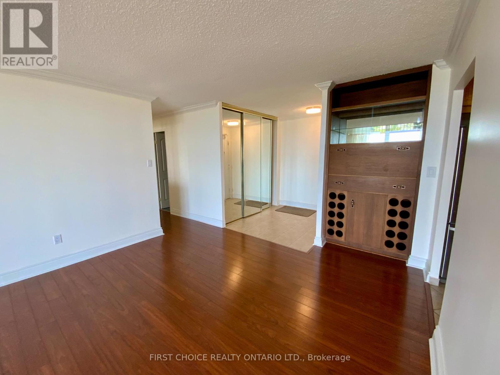 1708 - 665 Bathgate Drive, Ottawa, Ontario  K1K 3Y4 - Photo 5 - X12394143