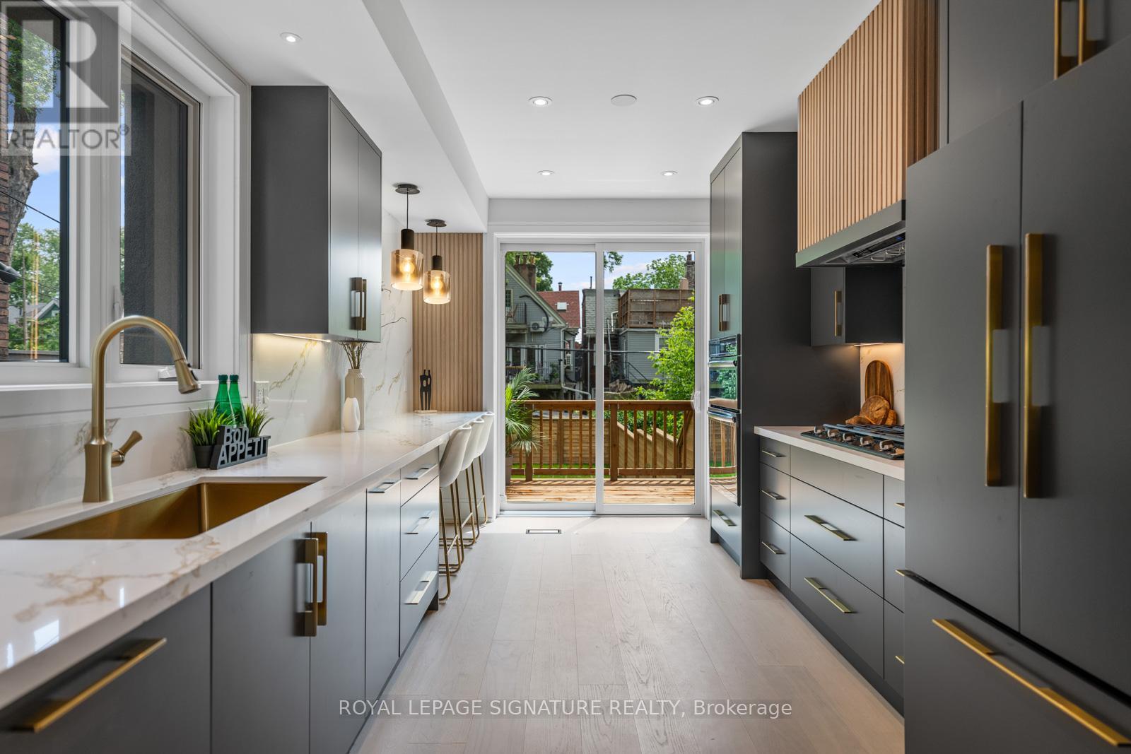 11 Victor Avenue, Toronto, Ontario  M4K 1A7 - Photo 12 - E12394085