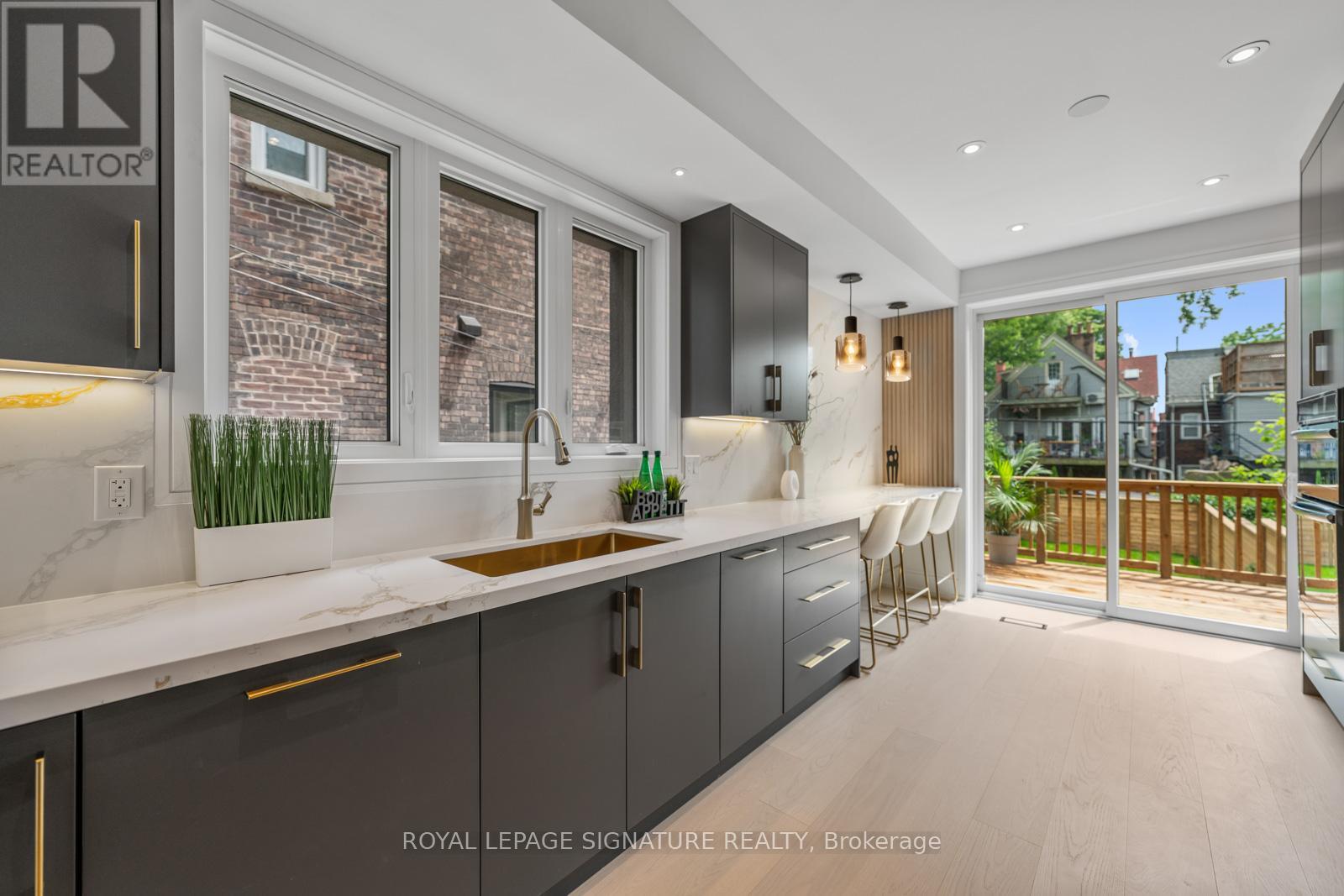11 Victor Avenue, Toronto, Ontario  M4K 1A7 - Photo 13 - E12394085