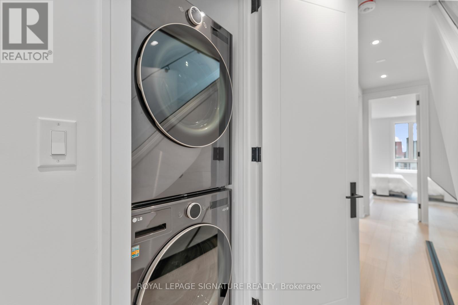 11 Victor Avenue, Toronto, Ontario  M4K 1A7 - Photo 37 - E12394085