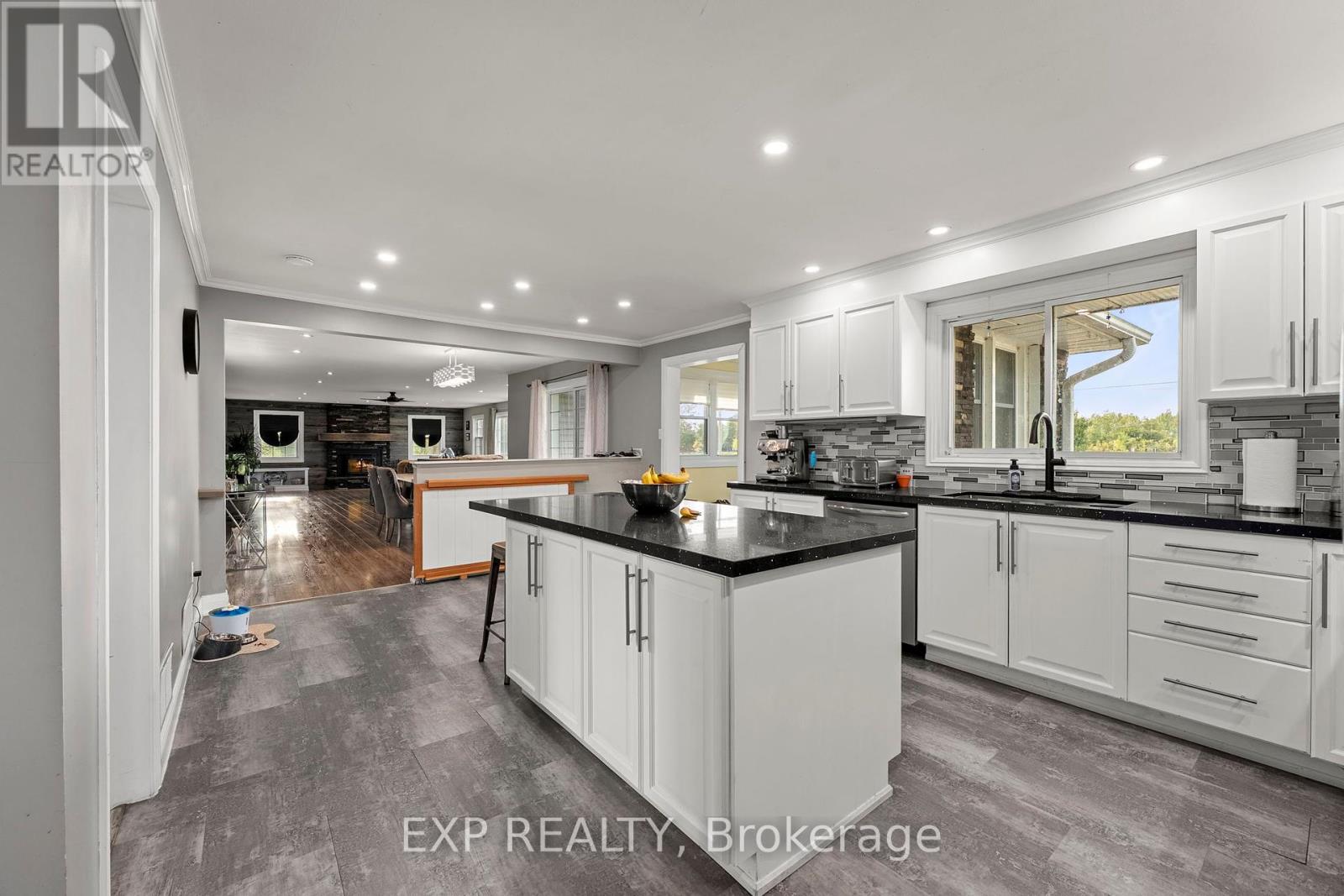 1109 Ravenshoe Road, East Gwillimbury, Ontario  L9P 1R2 - Photo 8 - N12393957