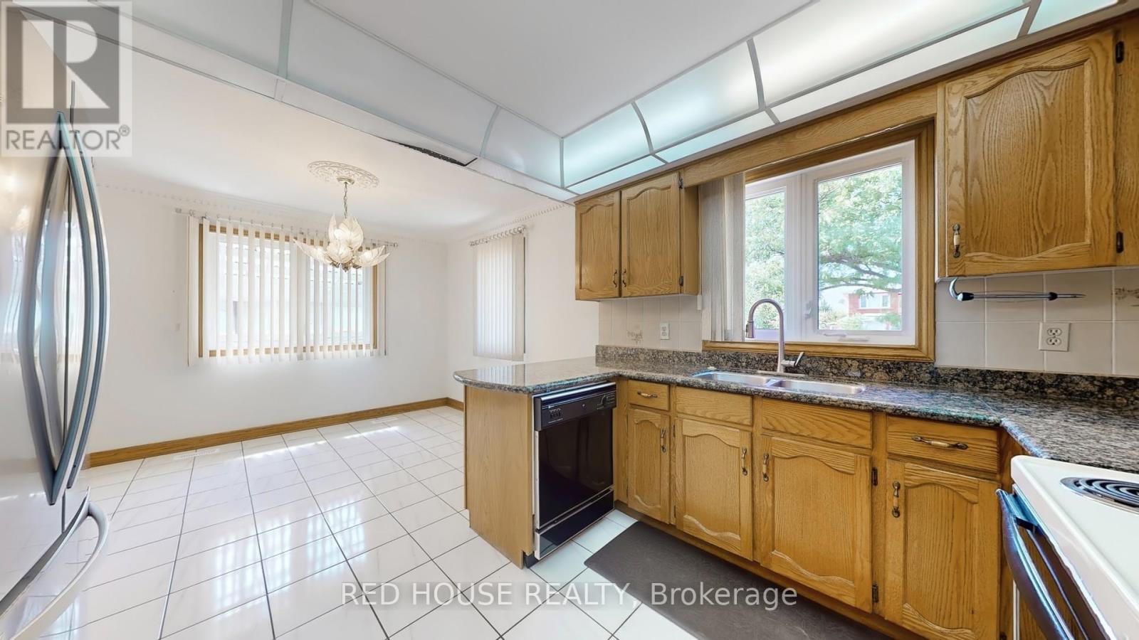 1 Dante Court, Vaughan, Ontario  L4L 7V4 - Photo 6 - N12394004