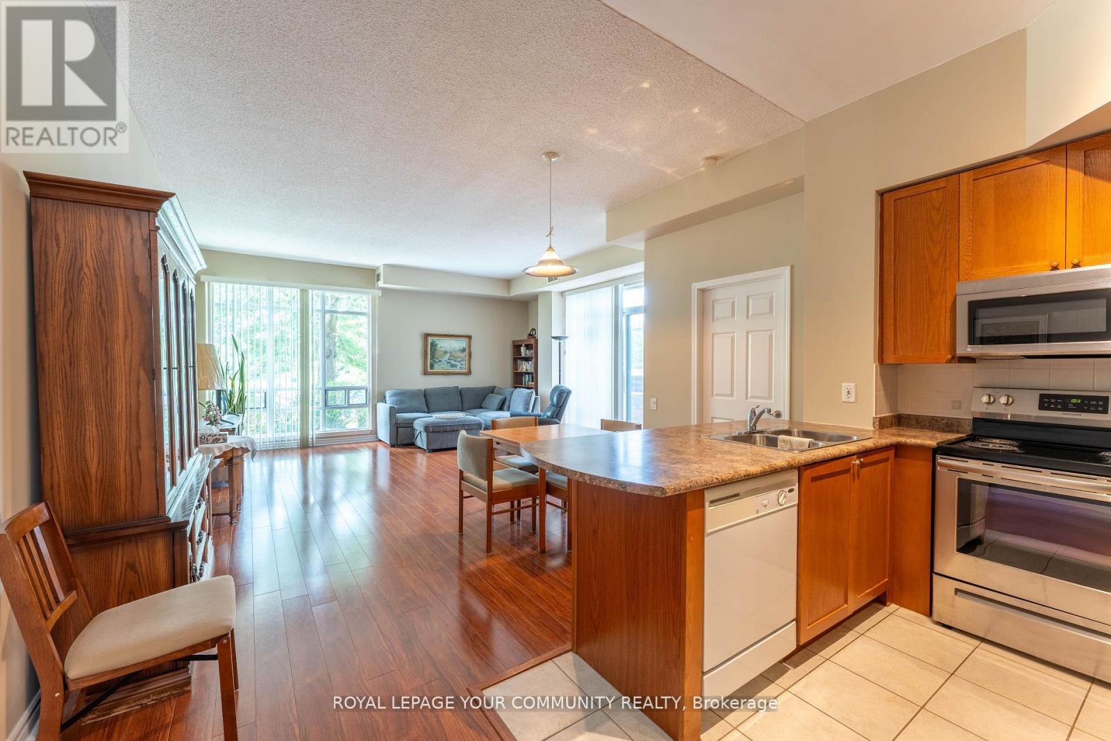 110 - 11121 Yonge Street, Richmond Hill, Ontario  L4C 0S7 - Photo 3 - N12394013