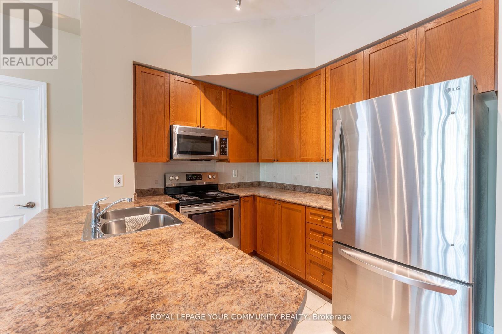 110 - 11121 Yonge Street, Richmond Hill, Ontario  L4C 0S7 - Photo 8 - N12394013