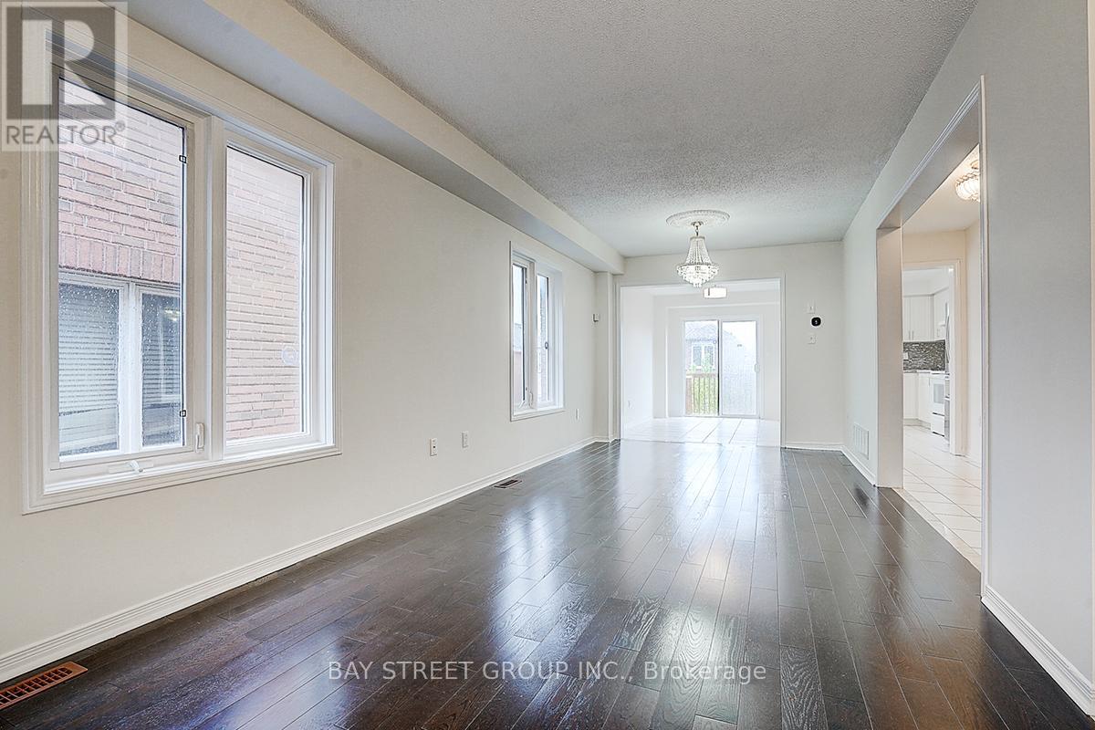 11 Tara Crescent, Markham, Ontario  L3S 4S7 - Photo 5 - N12394043