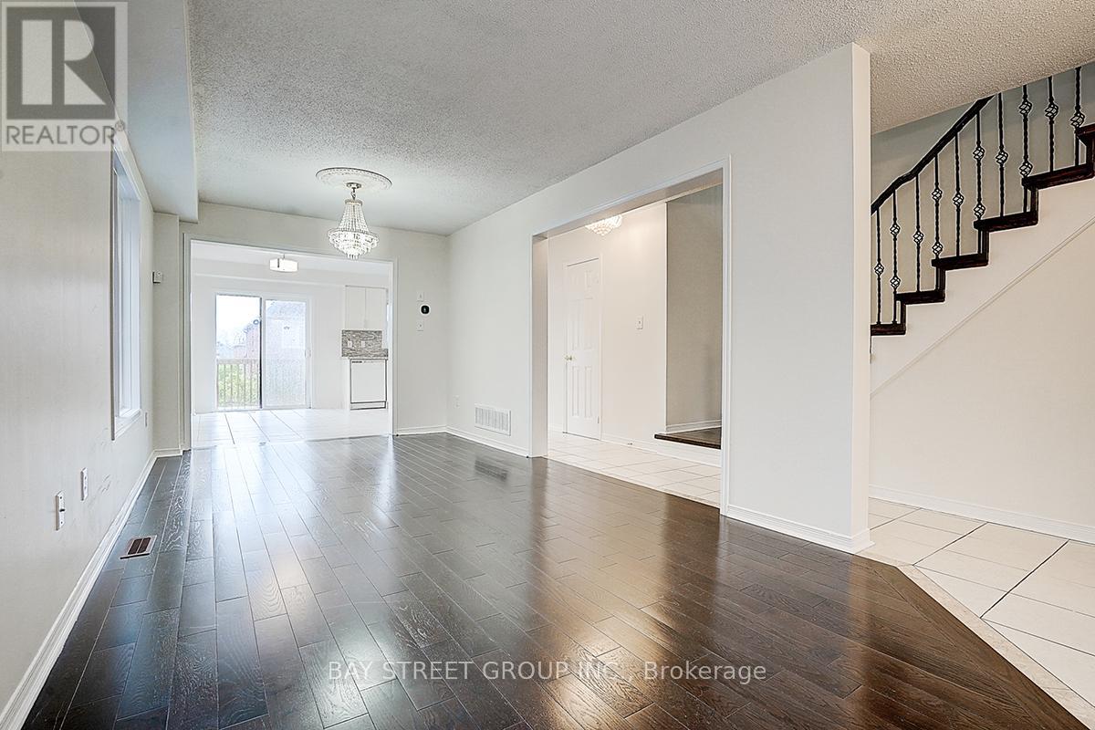 11 Tara Crescent, Markham, Ontario  L3S 4S7 - Photo 6 - N12394043