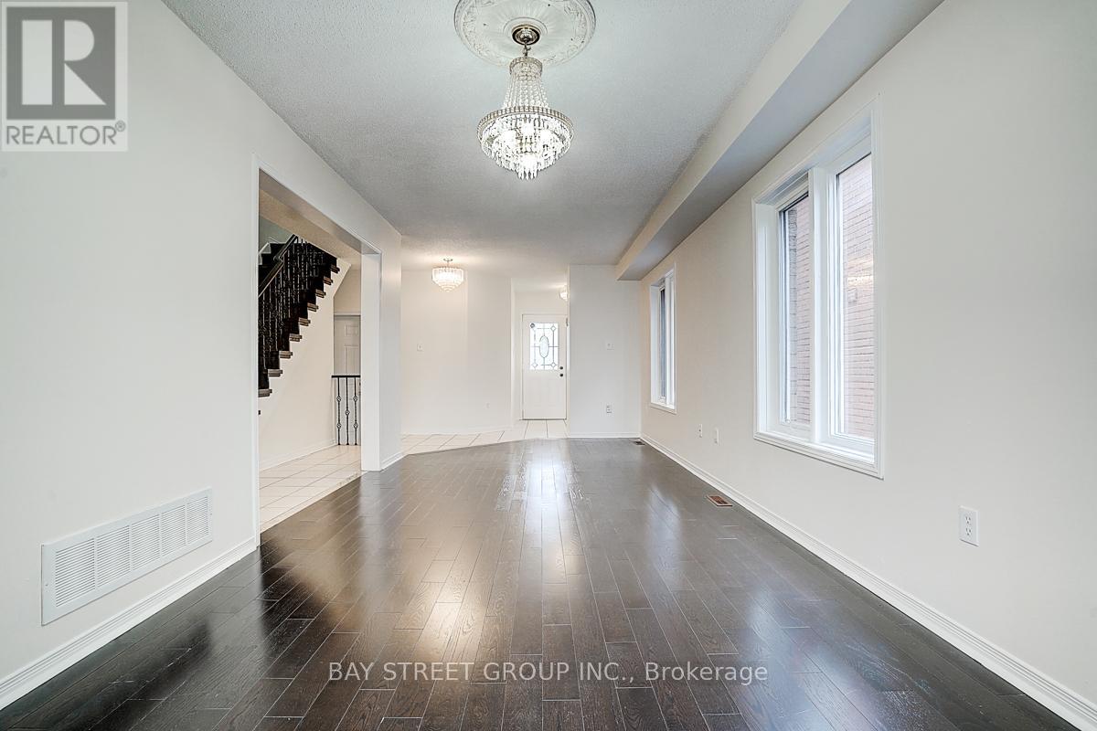 11 Tara Crescent, Markham, Ontario  L3S 4S7 - Photo 7 - N12394043