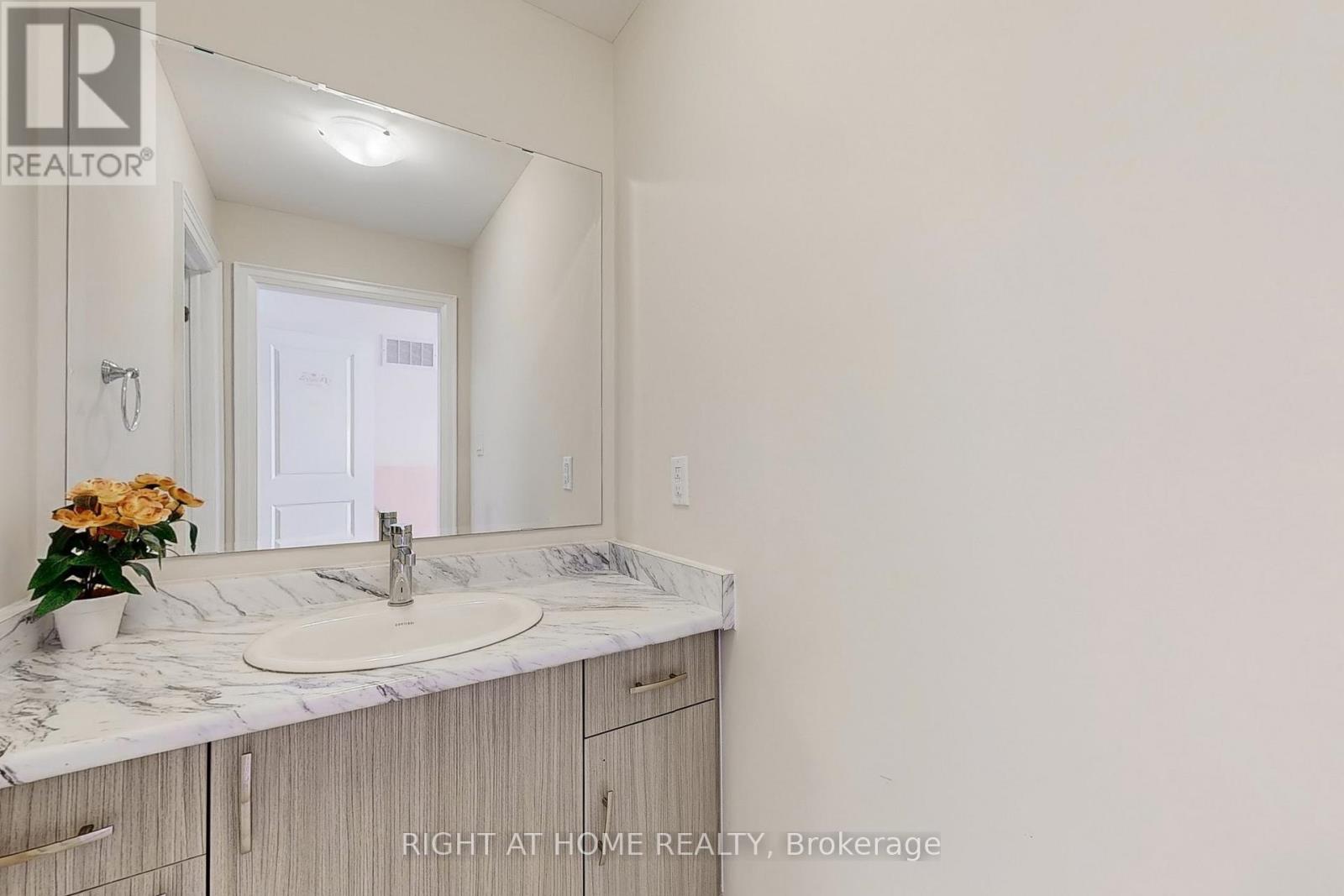 46 Prunella Crescent, East Gwillimbury, Ontario  L9N 0S7 - Photo 32 - N12394044