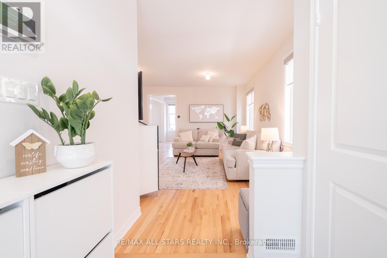 197 Boundary Boulevard, Whitchurch-Stouffville, Ontario  L4A 4W3 - Photo 8 - N12394070