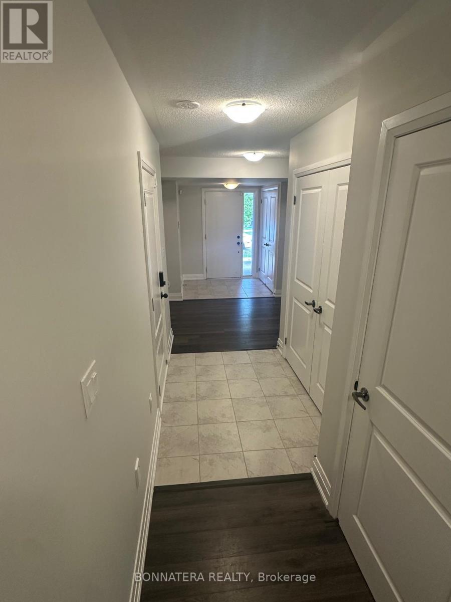 2461 Belt Lane, Oakville, Ontario  L6M 5L9 - Photo 10 - W12324805