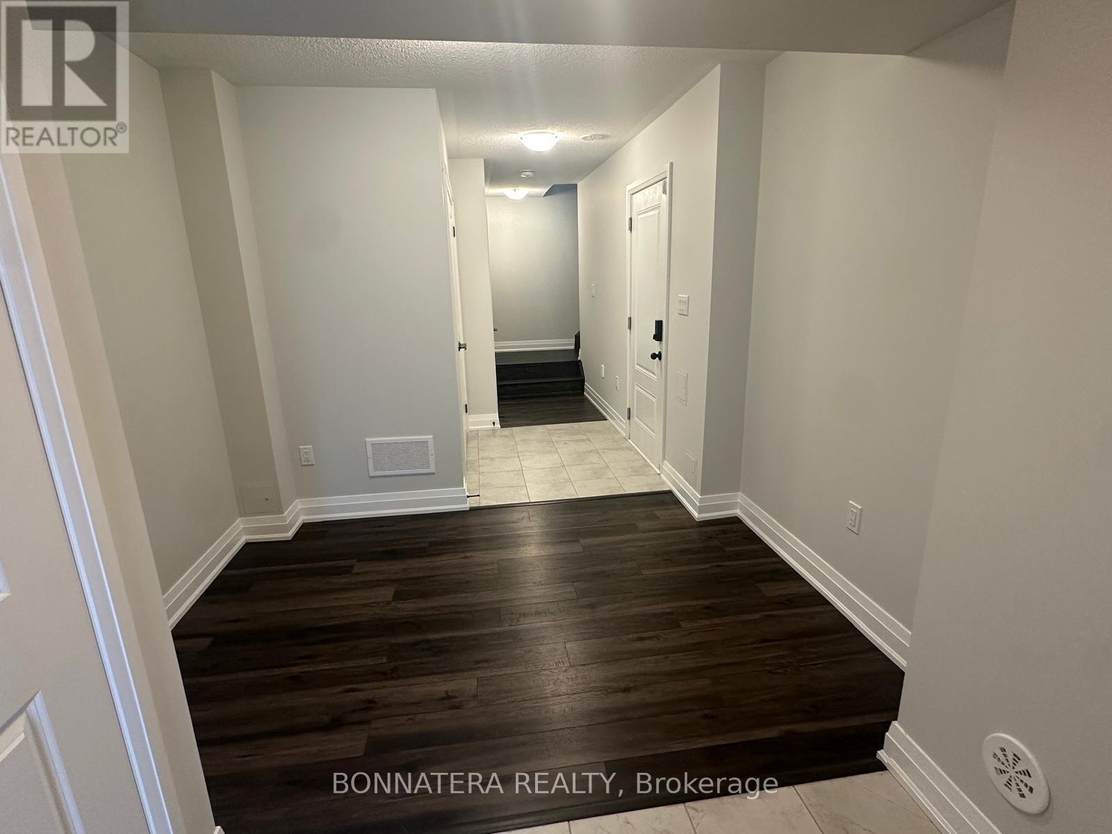 2461 Belt Lane, Oakville, Ontario  L6M 5L9 - Photo 8 - W12324805