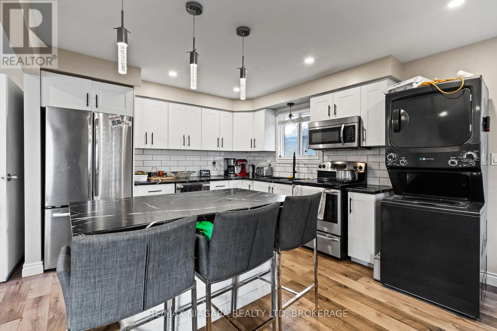 26 Colonial Street, Welland (N. Welland), Ontario  L3C 5W5 - Photo 6 - X12394208