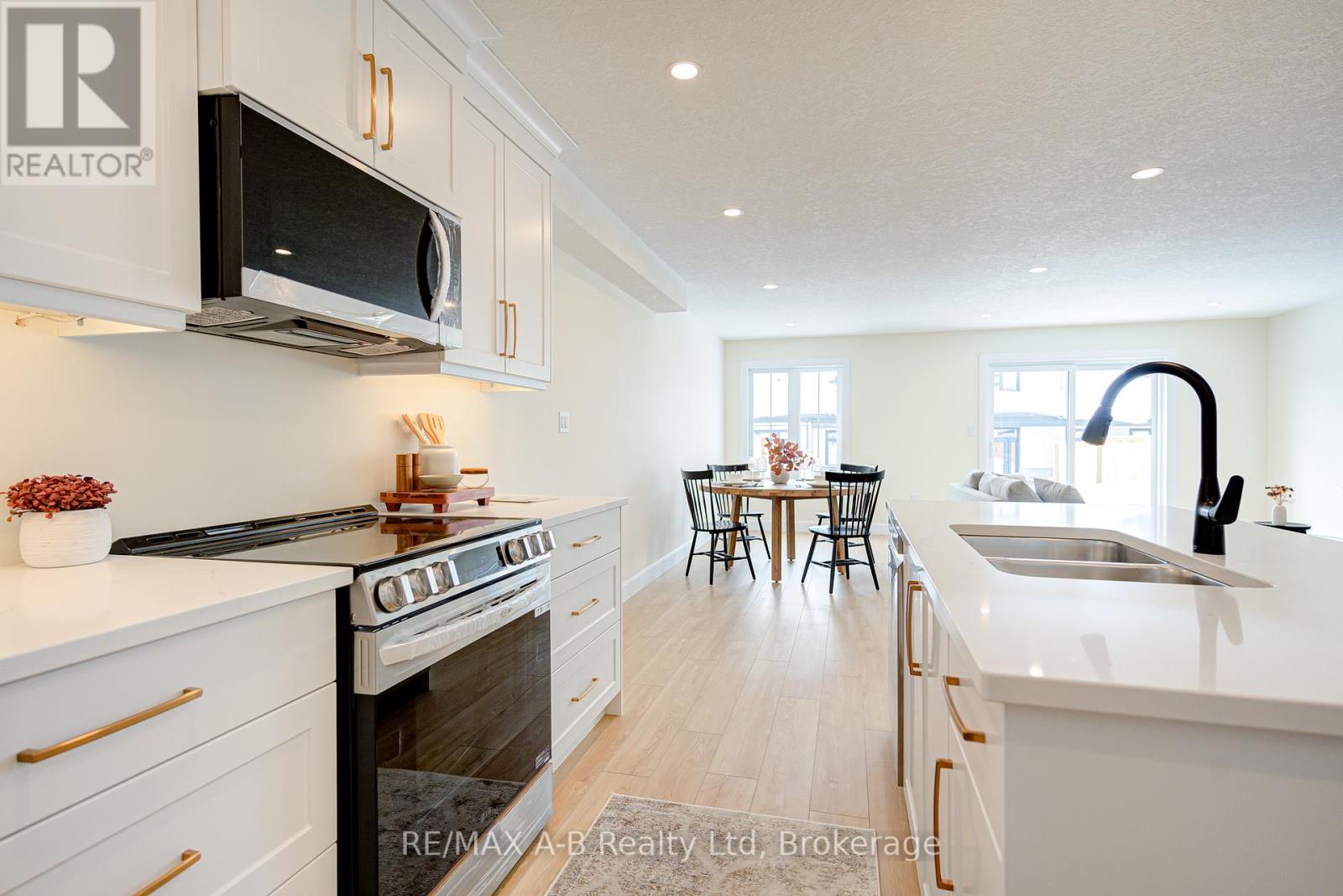 18 Linda Drive, Huron East (Seaforth), Ontario  N0K 1W0 - Photo 14 - X12394141