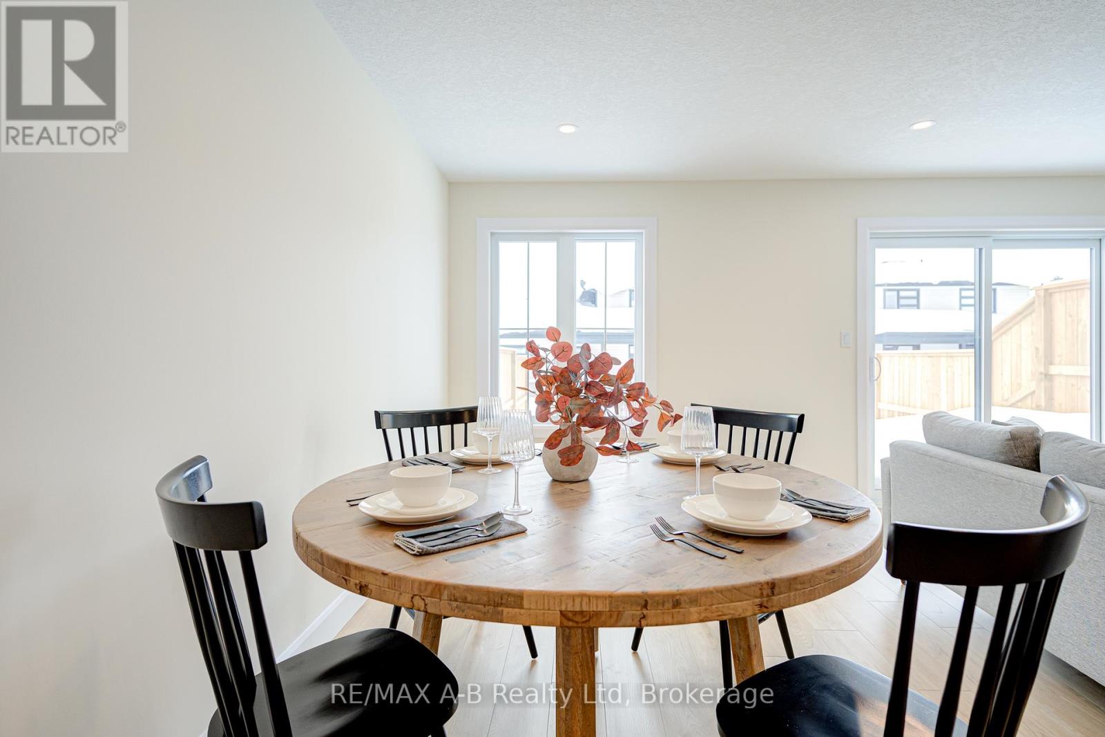 18 Linda Drive, Huron East (Seaforth), Ontario  N0K 1W0 - Photo 17 - X12394141