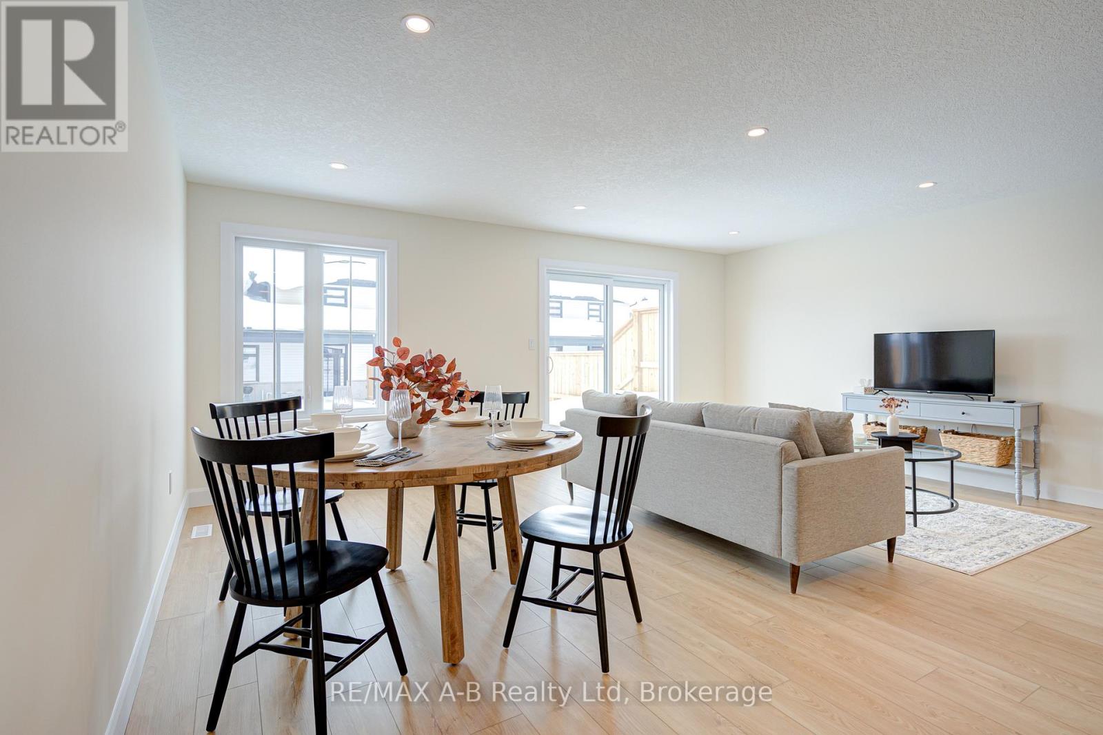 18 Linda Drive, Huron East (Seaforth), Ontario  N0K 1W0 - Photo 19 - X12394141