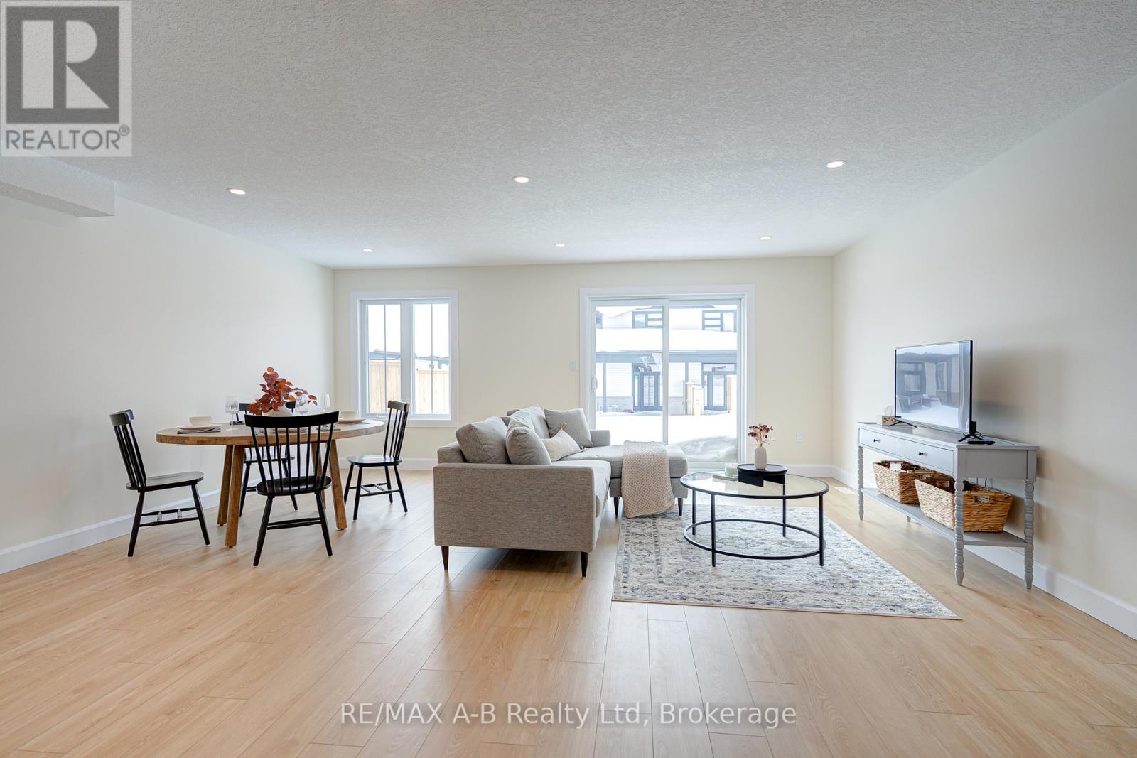 18 Linda Drive, Huron East (Seaforth), Ontario  N0K 1W0 - Photo 20 - X12394141