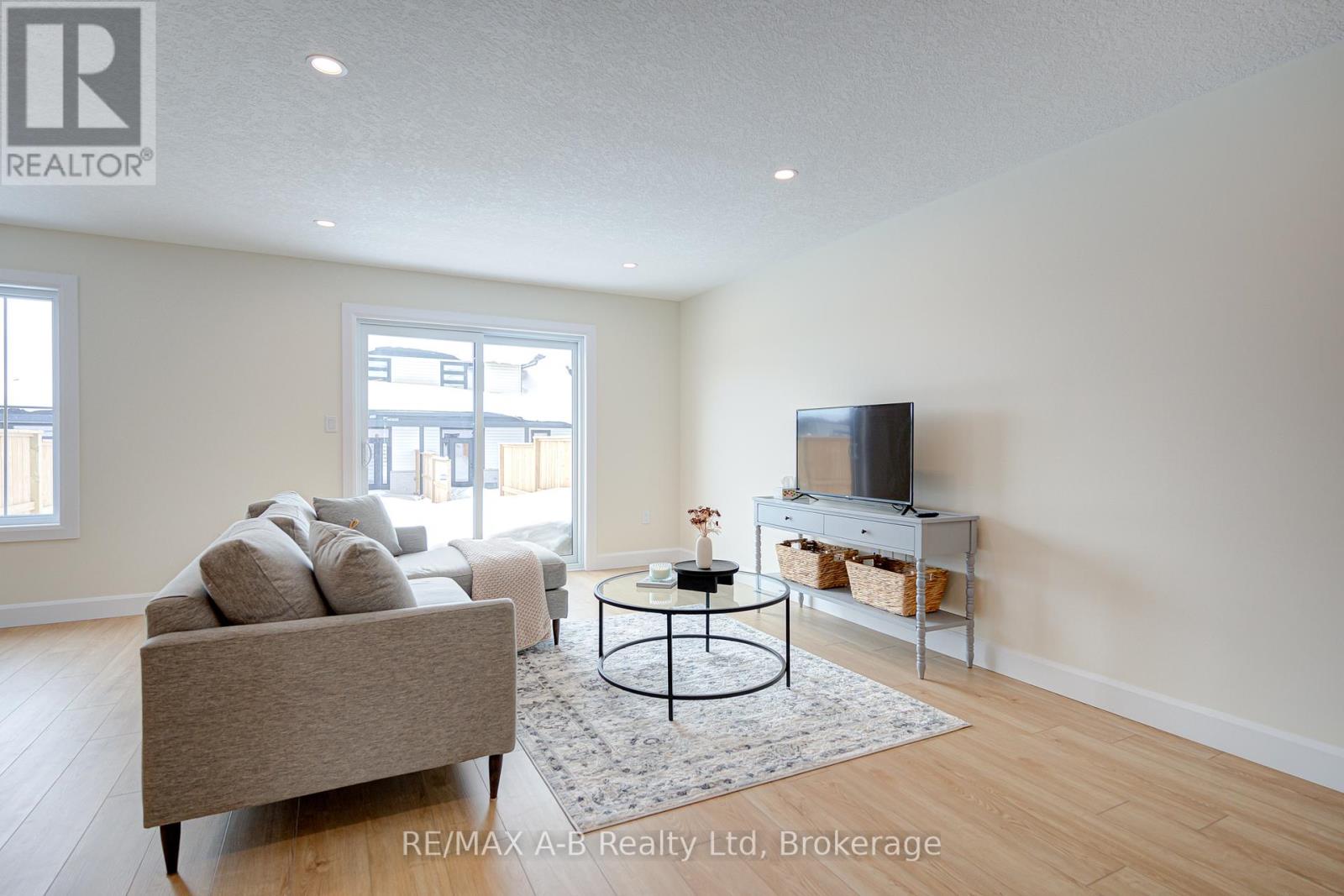 18 Linda Drive, Huron East (Seaforth), Ontario  N0K 1W0 - Photo 21 - X12394141