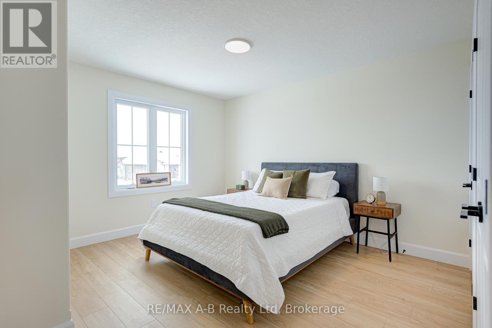 18 Linda Drive, Huron East (Seaforth), Ontario  N0K 1W0 - Photo 27 - X12394141