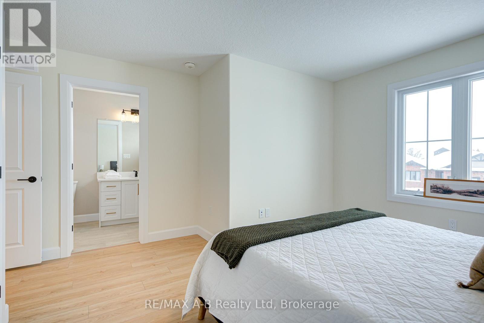 18 Linda Drive, Huron East (Seaforth), Ontario  N0K 1W0 - Photo 29 - X12394141