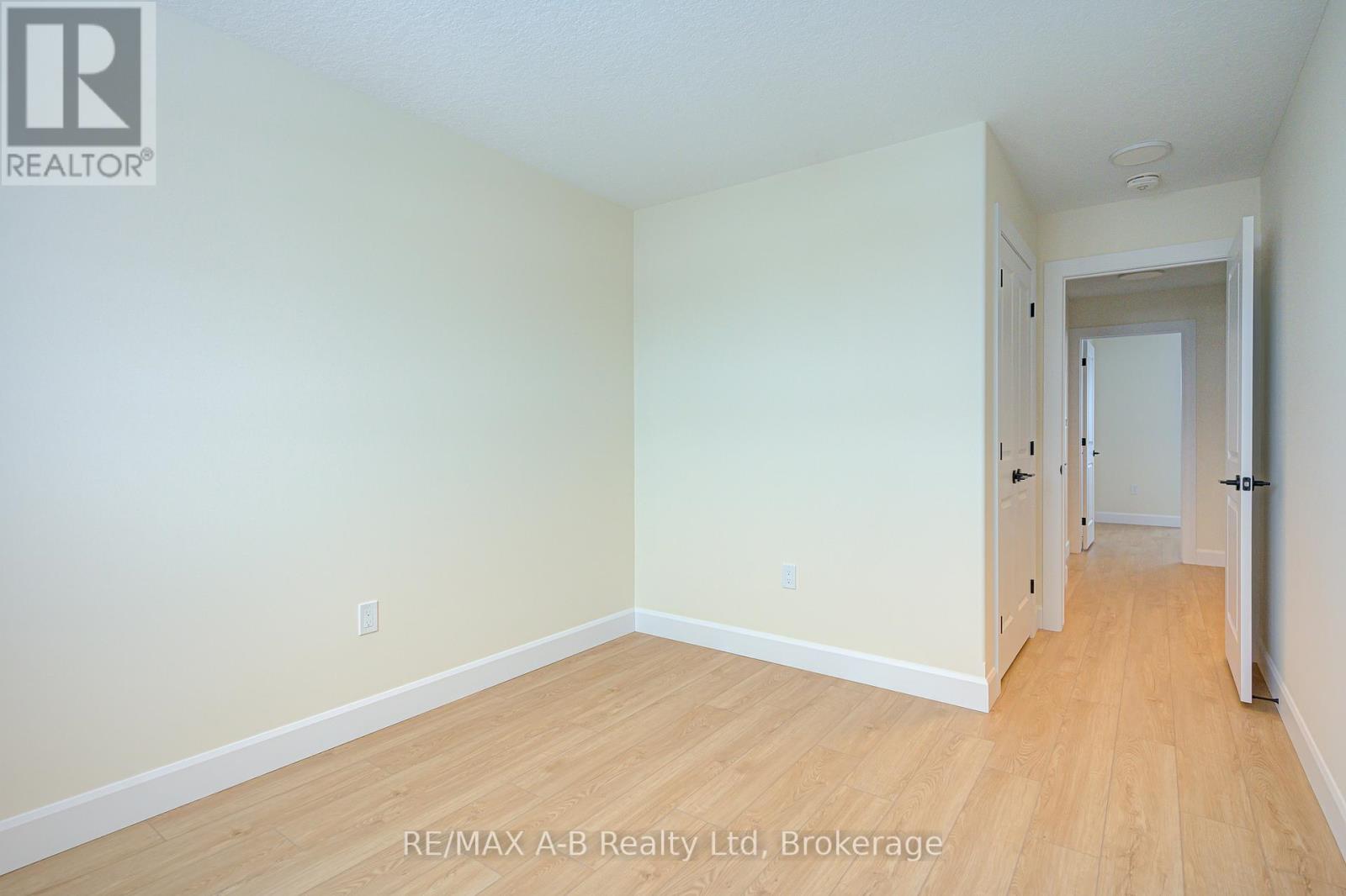 18 Linda Drive, Huron East (Seaforth), Ontario  N0K 1W0 - Photo 32 - X12394141