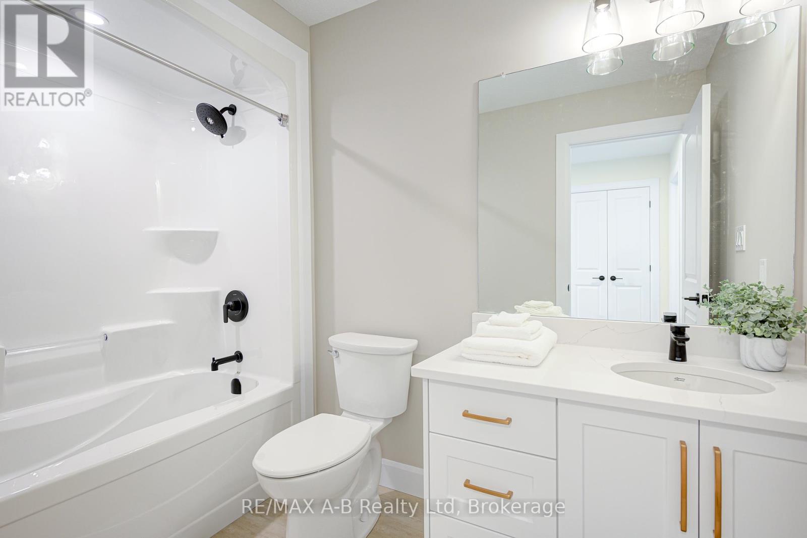18 Linda Drive, Huron East (Seaforth), Ontario  N0K 1W0 - Photo 33 - X12394141