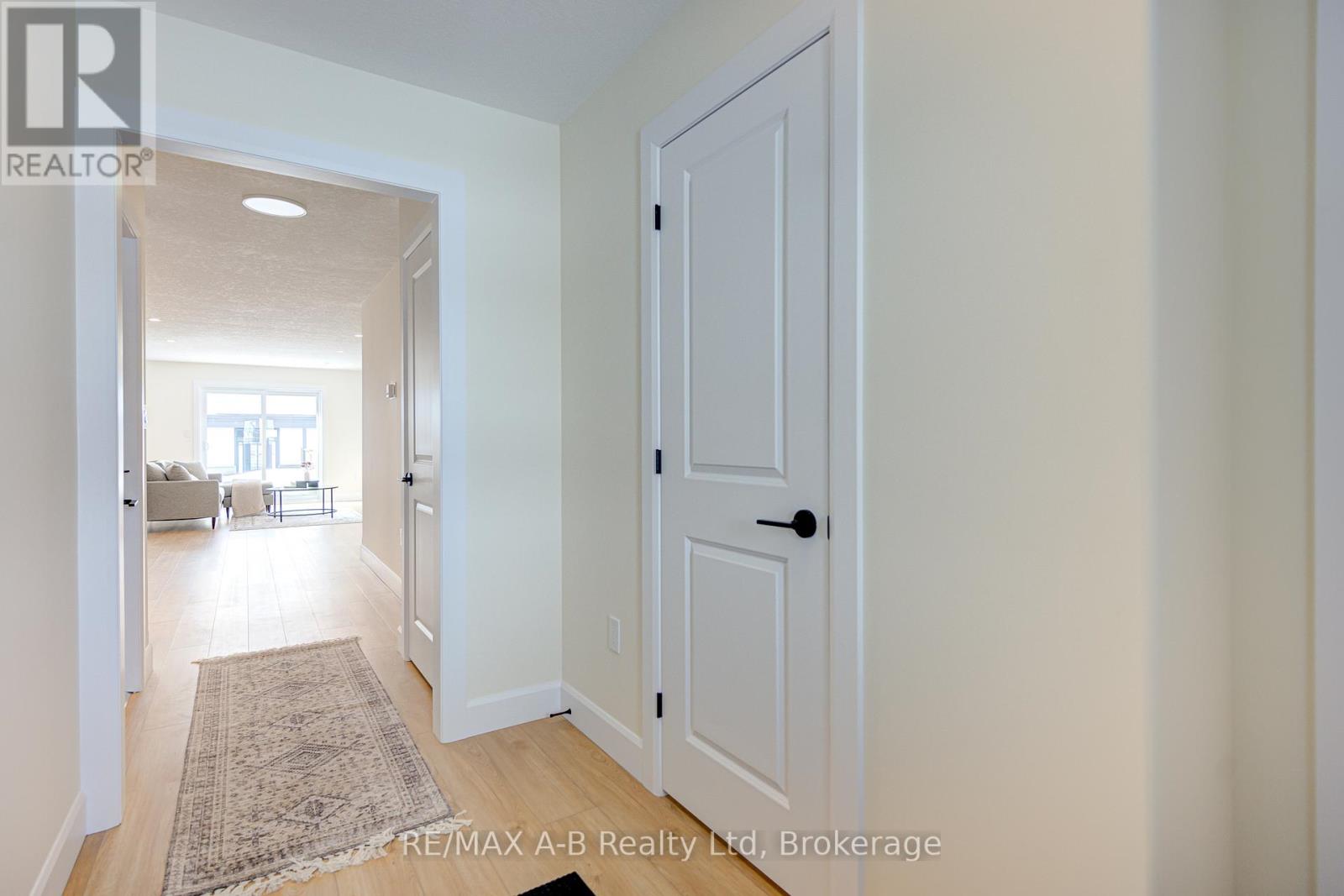 18 Linda Drive, Huron East (Seaforth), Ontario  N0K 1W0 - Photo 4 - X12394141