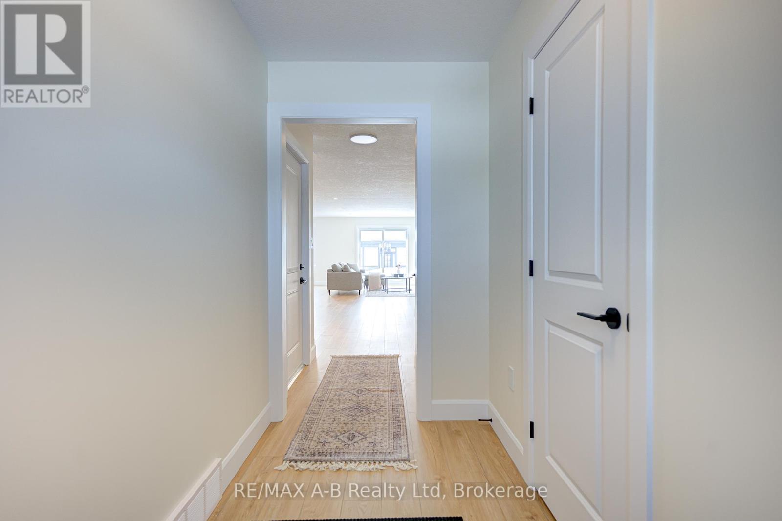 18 Linda Drive, Huron East (Seaforth), Ontario  N0K 1W0 - Photo 5 - X12394141