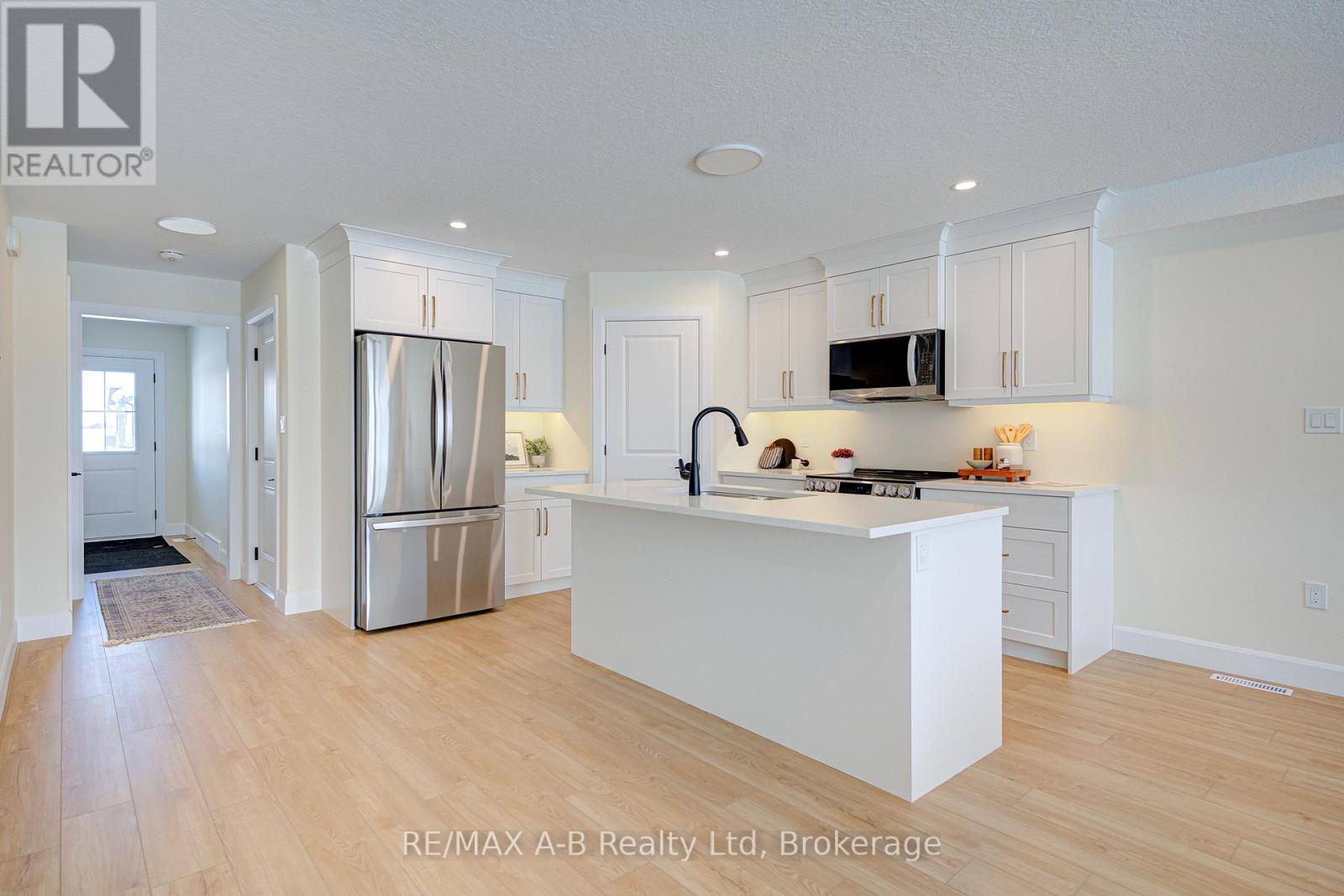 18 Linda Drive, Huron East (Seaforth), Ontario  N0K 1W0 - Photo 7 - X12394141