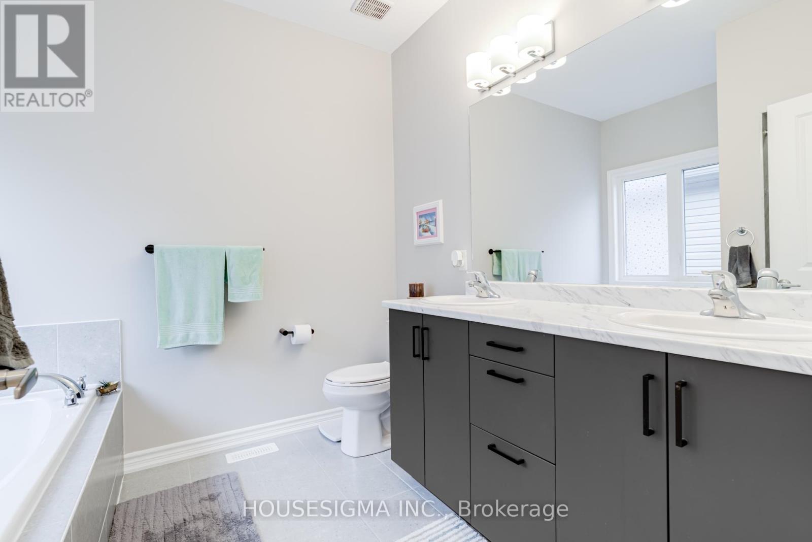 208 Breton Street, Clearview, Ontario  L0M 1S0 - Photo 10 - S12393930