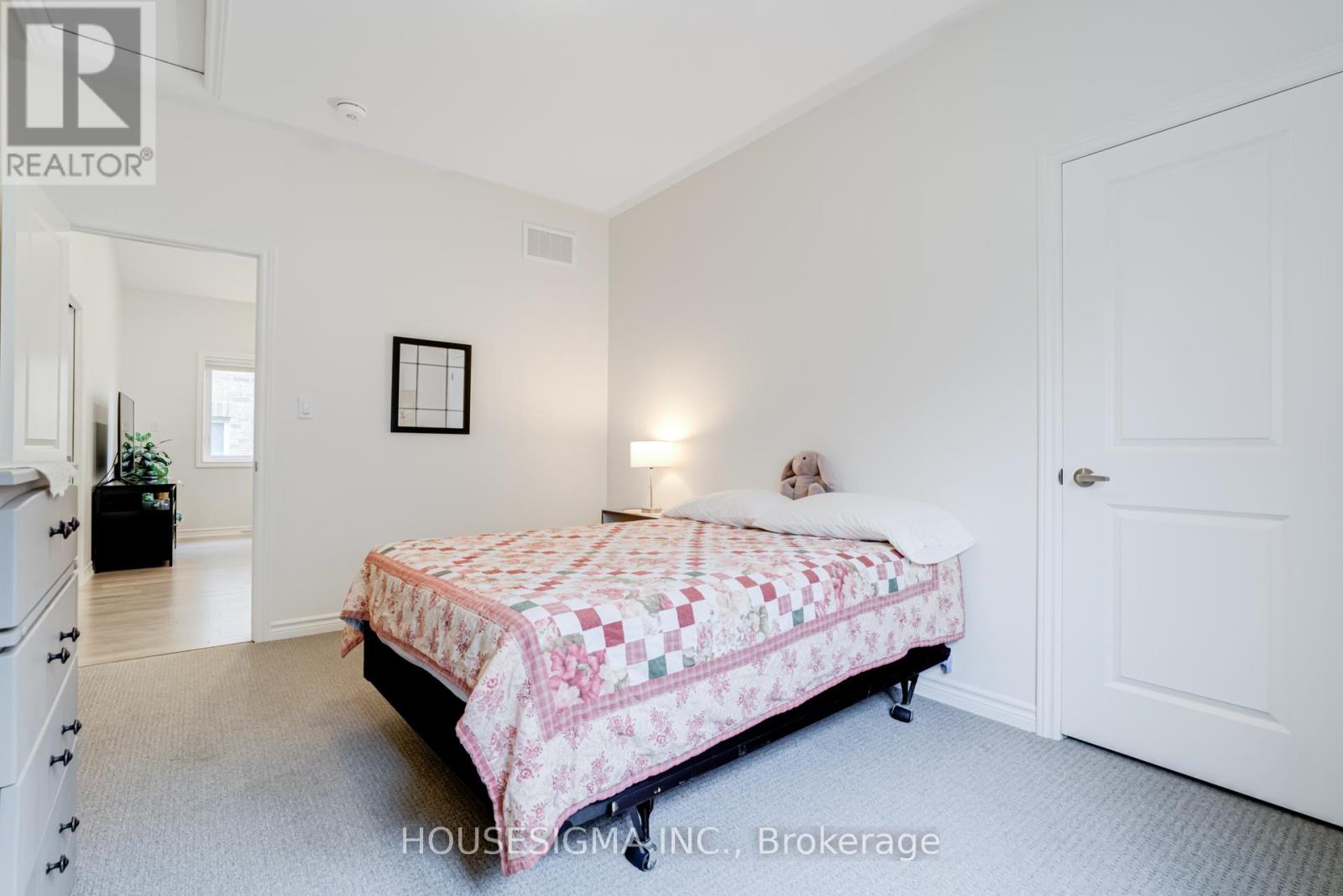 208 Breton Street, Clearview, Ontario  L0M 1S0 - Photo 17 - S12393930