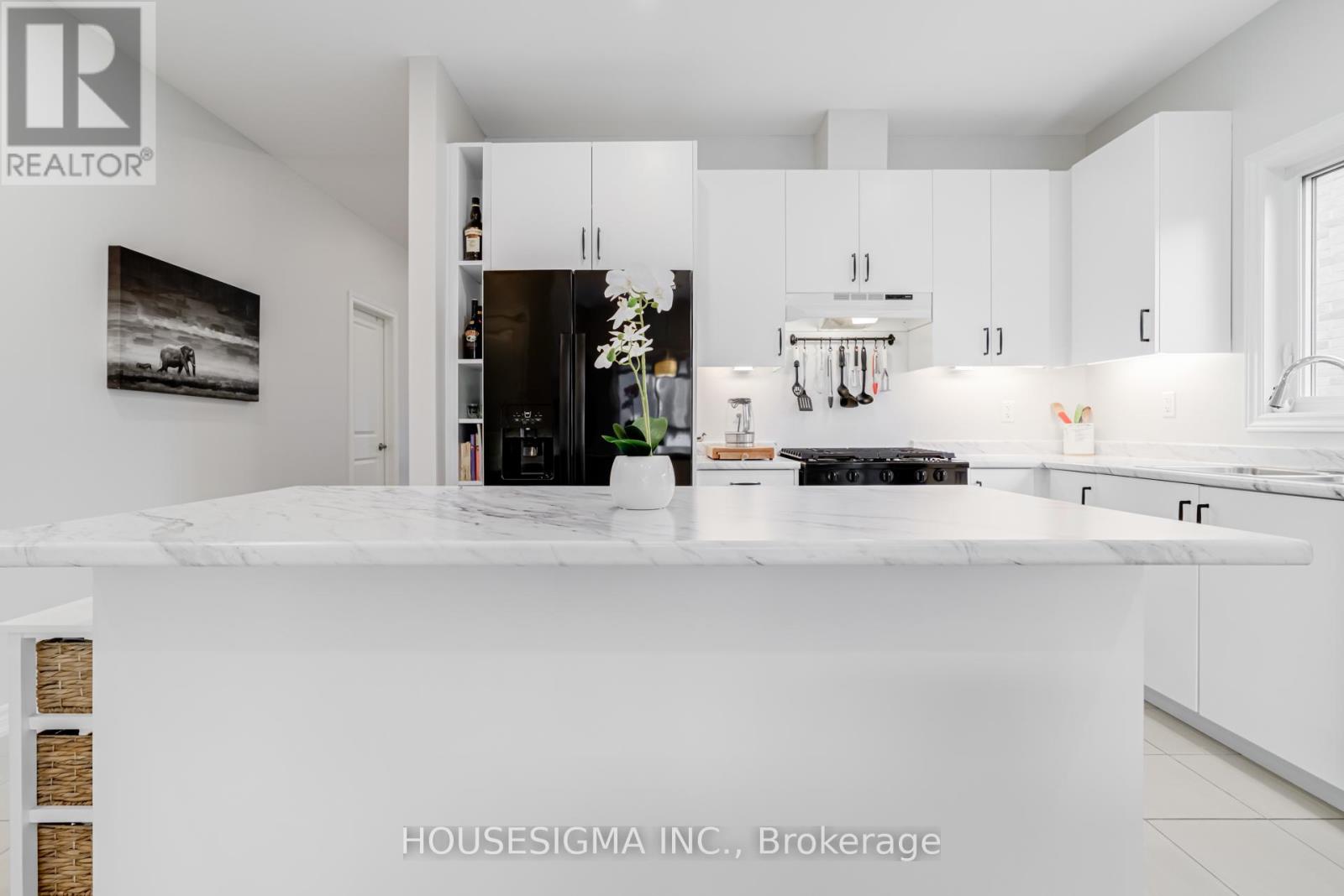 208 Breton Street, Clearview, Ontario  L0M 1S0 - Photo 4 - S12393930
