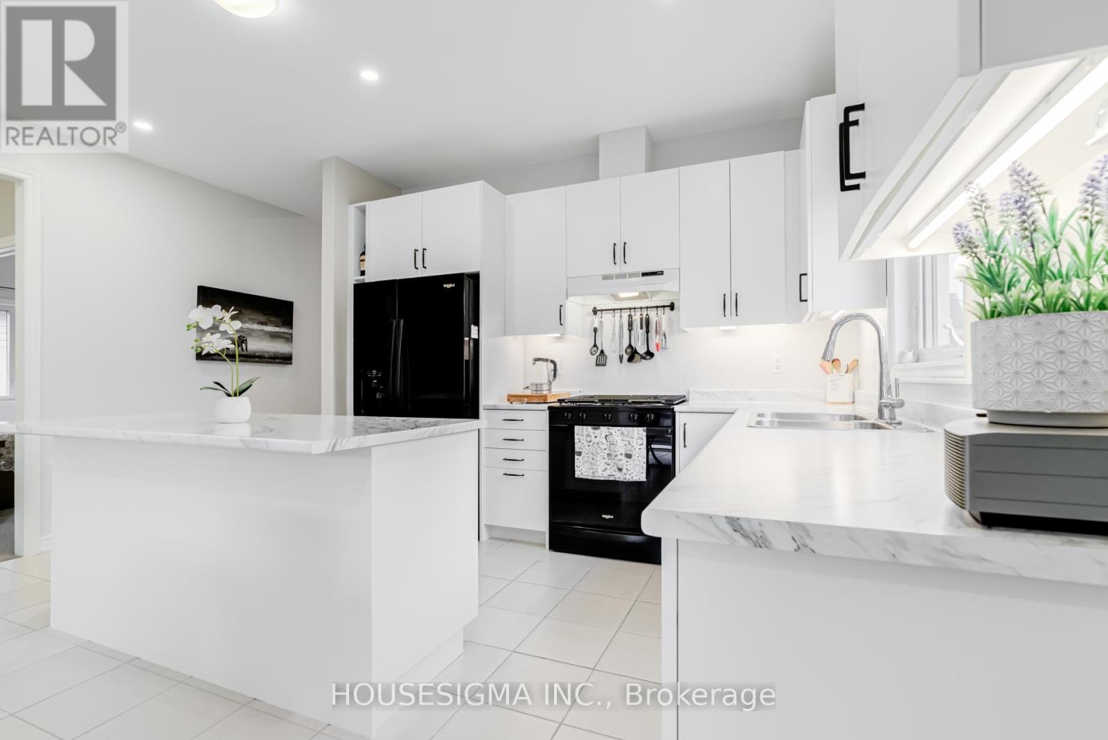 208 Breton Street, Clearview, Ontario  L0M 1S0 - Photo 5 - S12393930