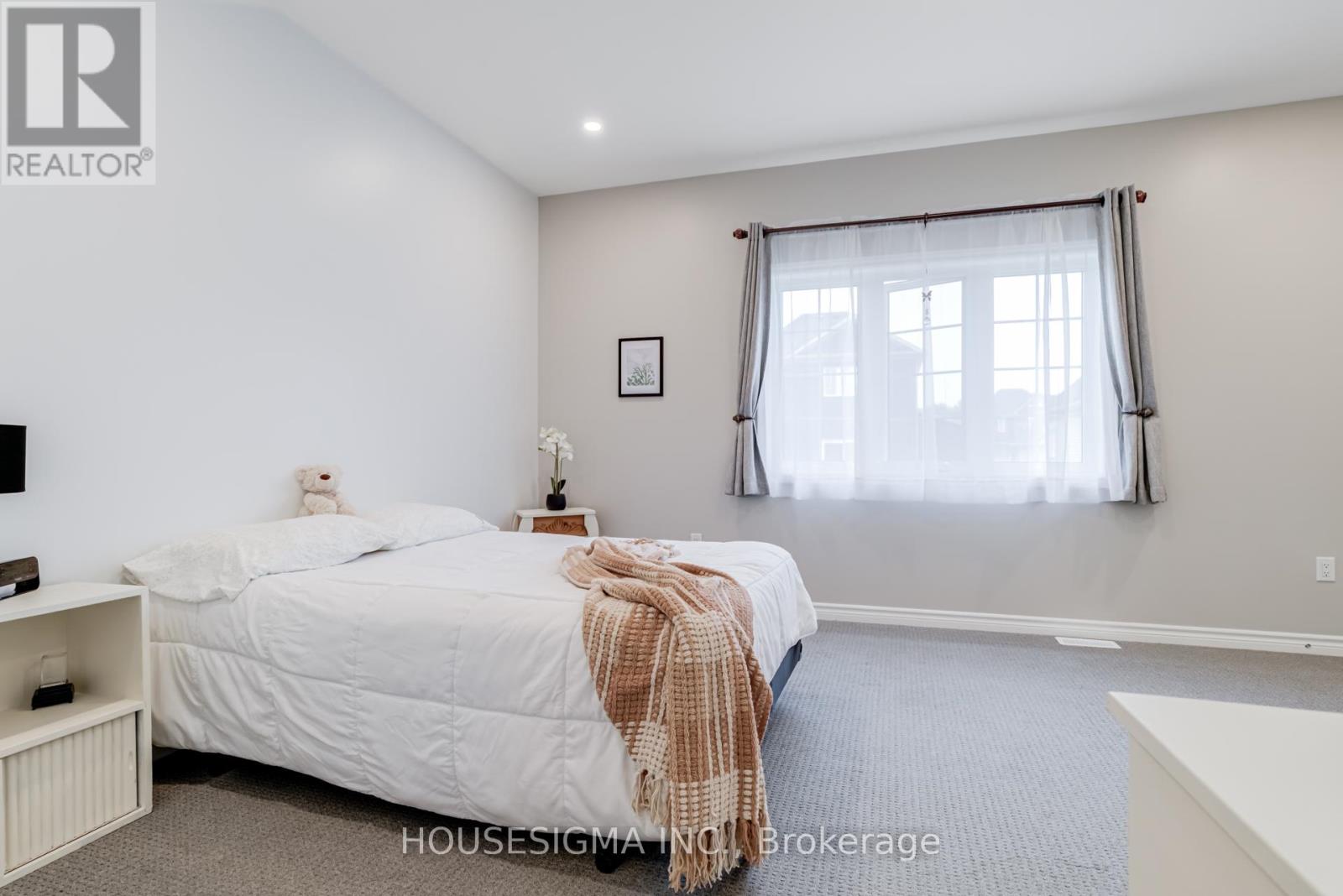 208 Breton Street, Clearview, Ontario  L0M 1S0 - Photo 8 - S12393930
