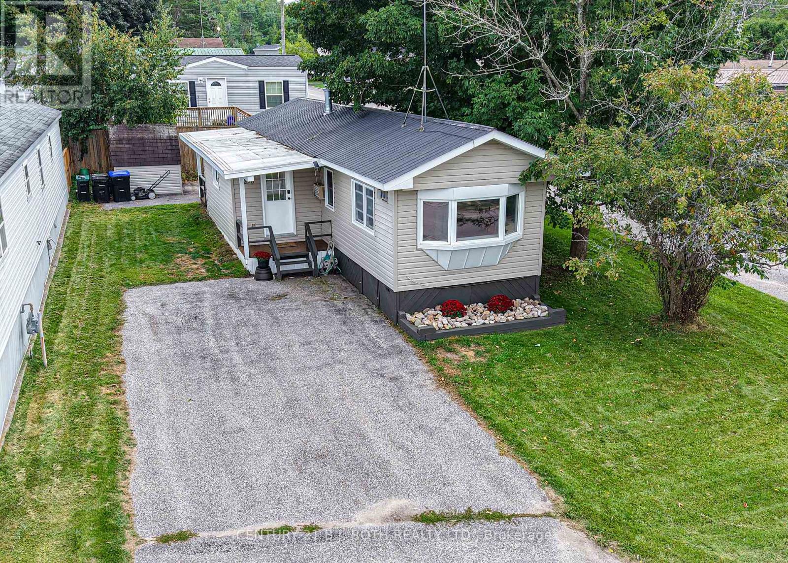 1296 Madison Street, Severn, Ontario  L3V 0V1 - Photo 2 - S12394040