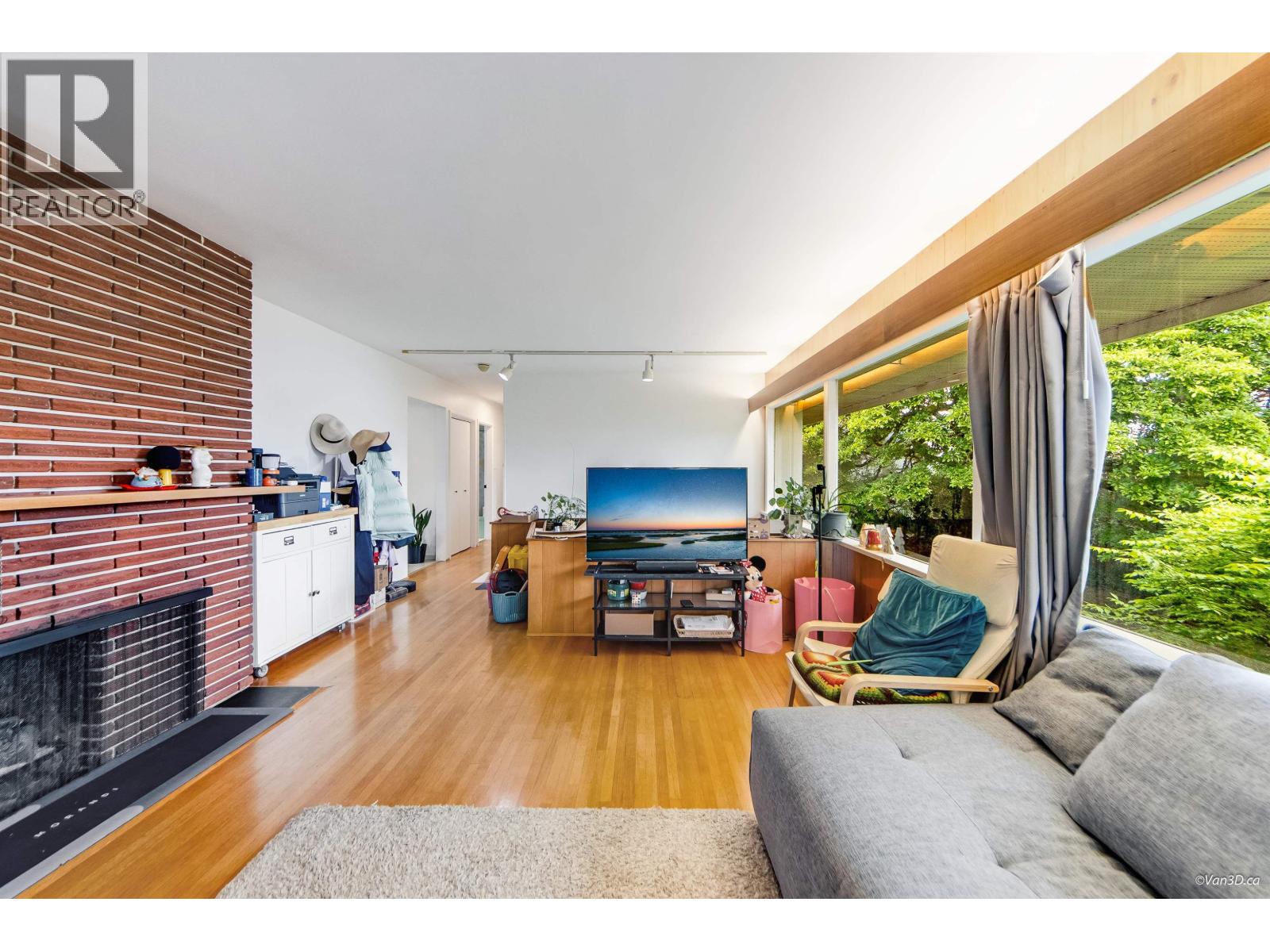 4872 Gilpin Court, Burnaby, British Columbia  V5G 3A3 - Photo 4 - R3005830