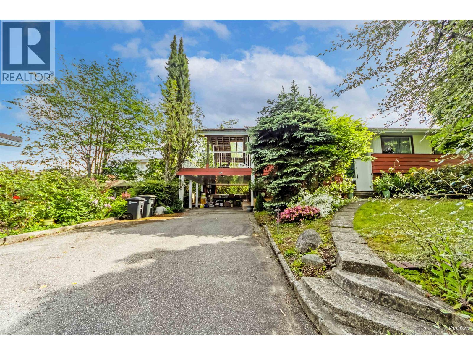 4872 Gilpin Court, Burnaby, British Columbia  V5G 3A3 - Photo 2 - R3005830