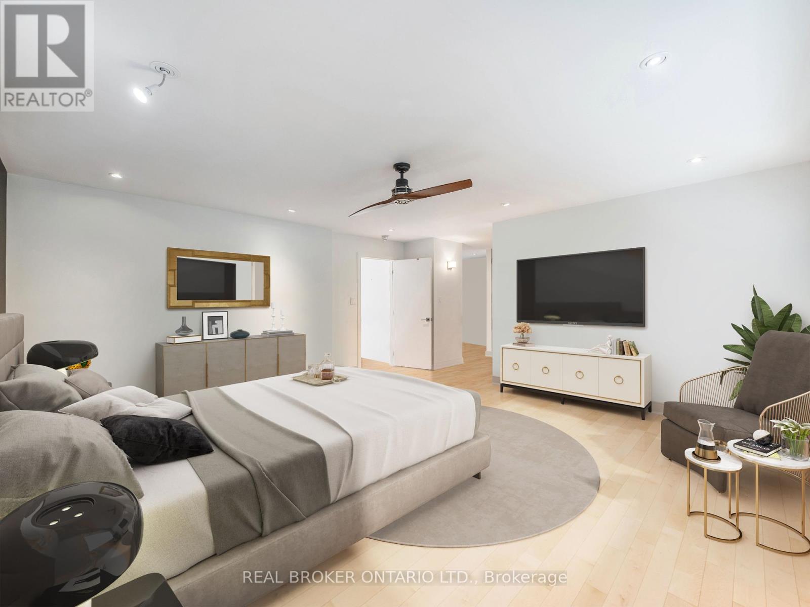88 South Kingsway Way, Toronto, Ontario  M6S 3T3 - Photo 13 - W12293917